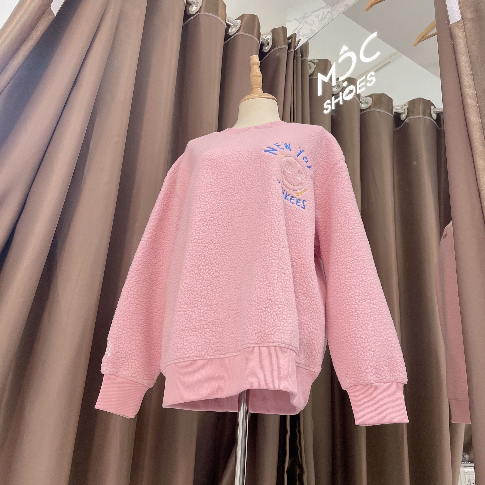1693 - HÀNG CHÍNH HÃNG - ÁO MLB LIKE SMILE FLEECE MEGA NY YANKEES - PINK - CODE: 3AMTF5516-50PKS