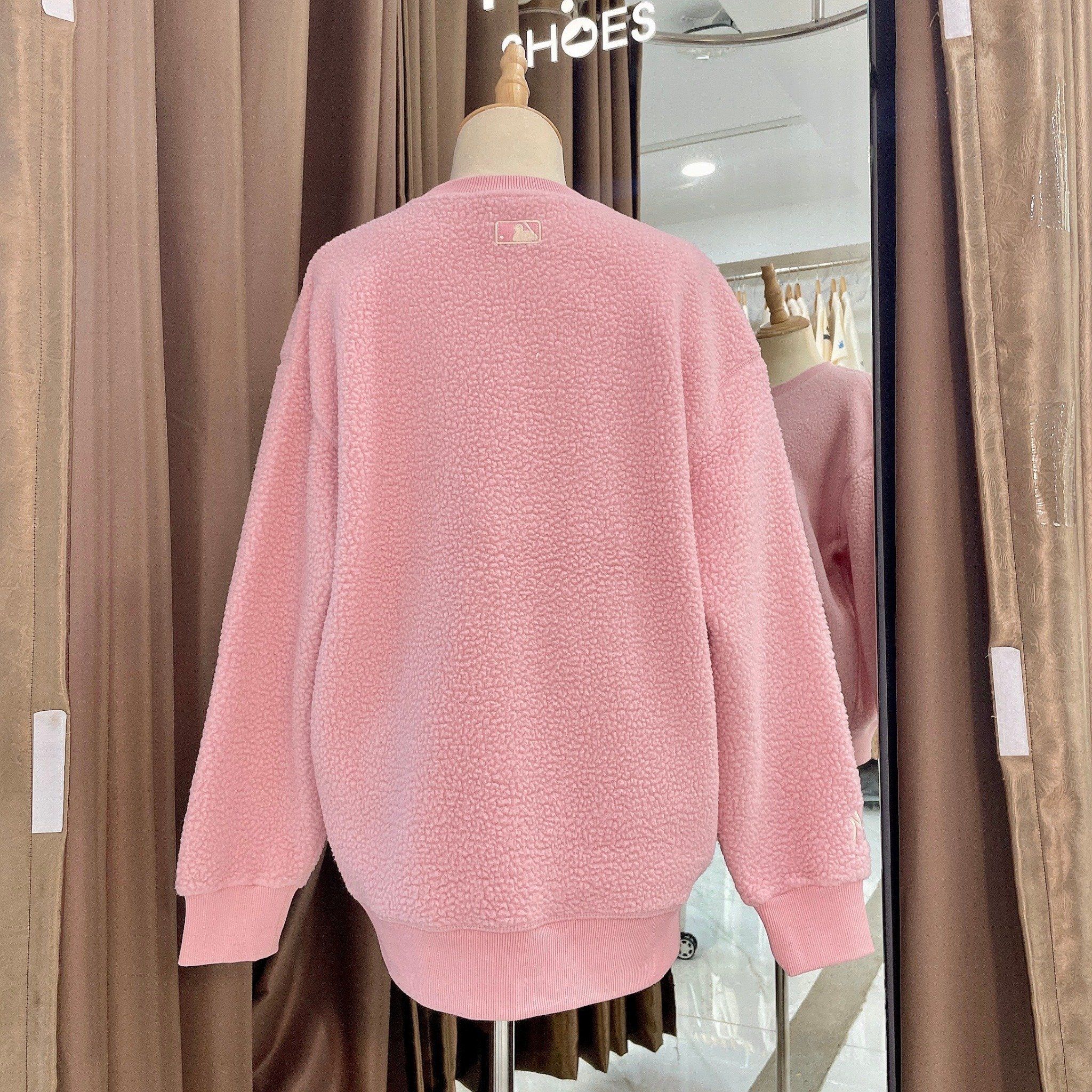 1693 - HÀNG CHÍNH HÃNG - ÁO MLB LIKE SMILE FLEECE MEGA NY YANKEES - PINK - CODE: 3AMTF5516-50PKS