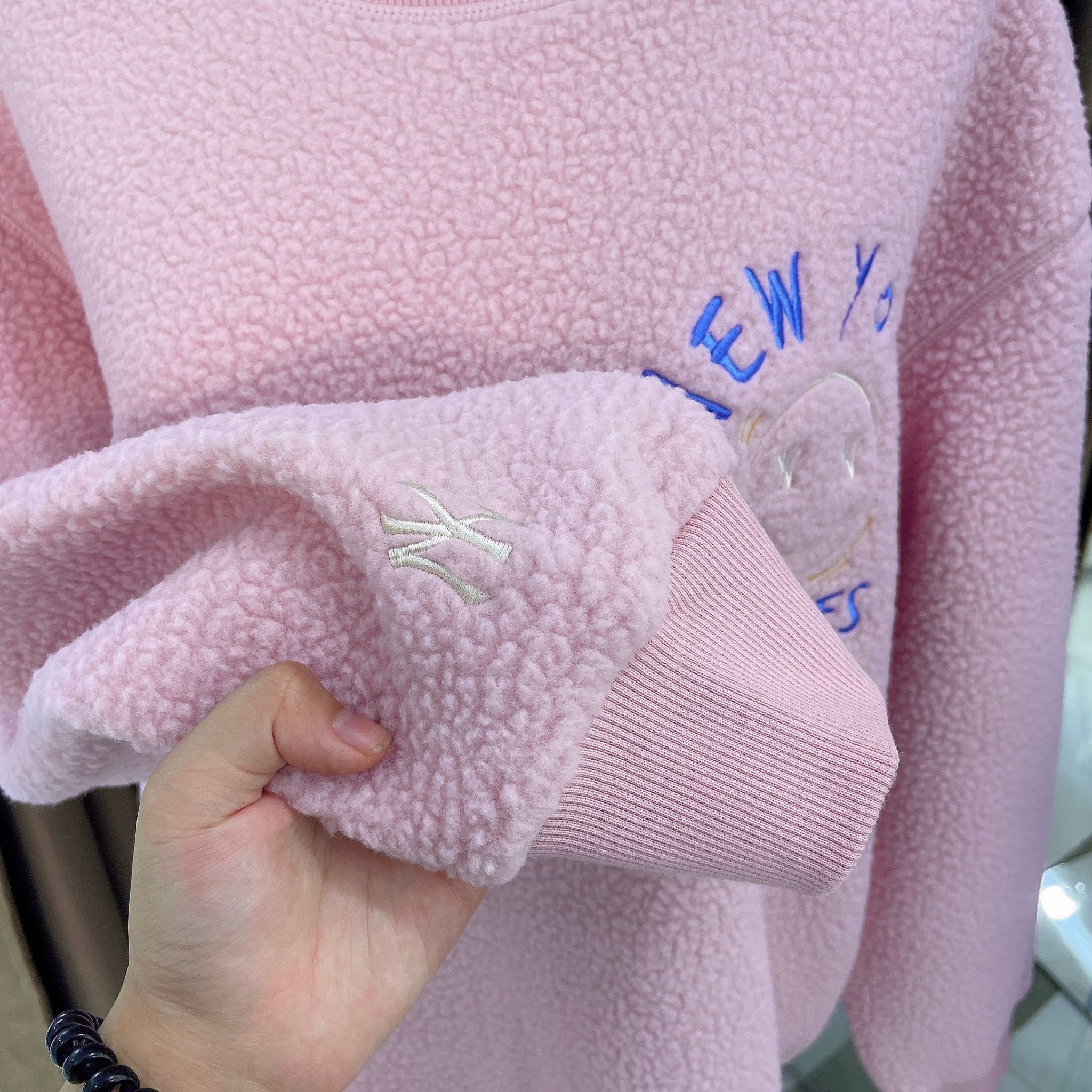 1693 - HÀNG CHÍNH HÃNG - ÁO MLB LIKE SMILE FLEECE MEGA NY YANKEES - PINK - CODE: 3AMTF5516-50PKS