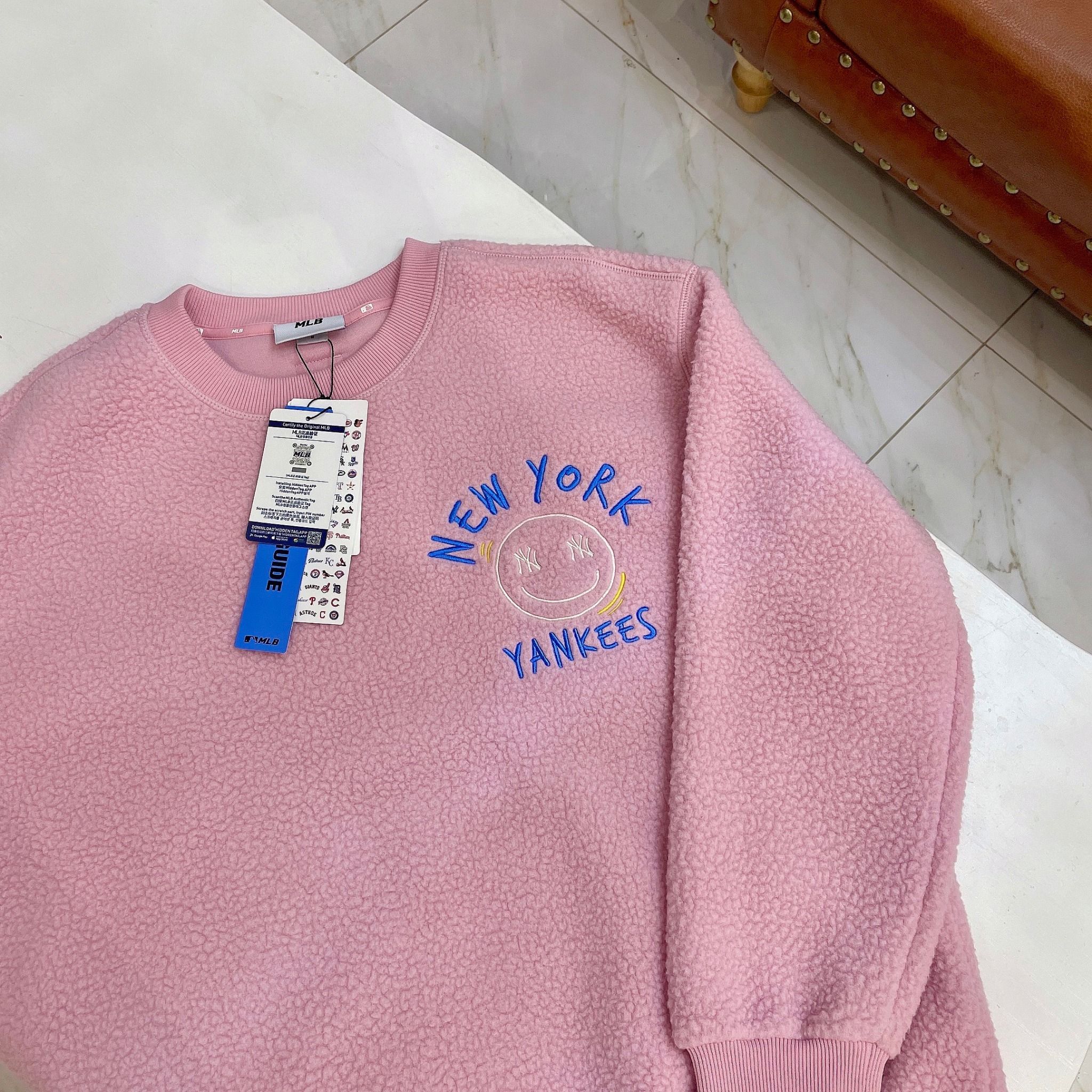 1693 - HÀNG CHÍNH HÃNG - ÁO MLB LIKE SMILE FLEECE MEGA NY YANKEES - PINK - CODE: 3AMTF5516-50PKS