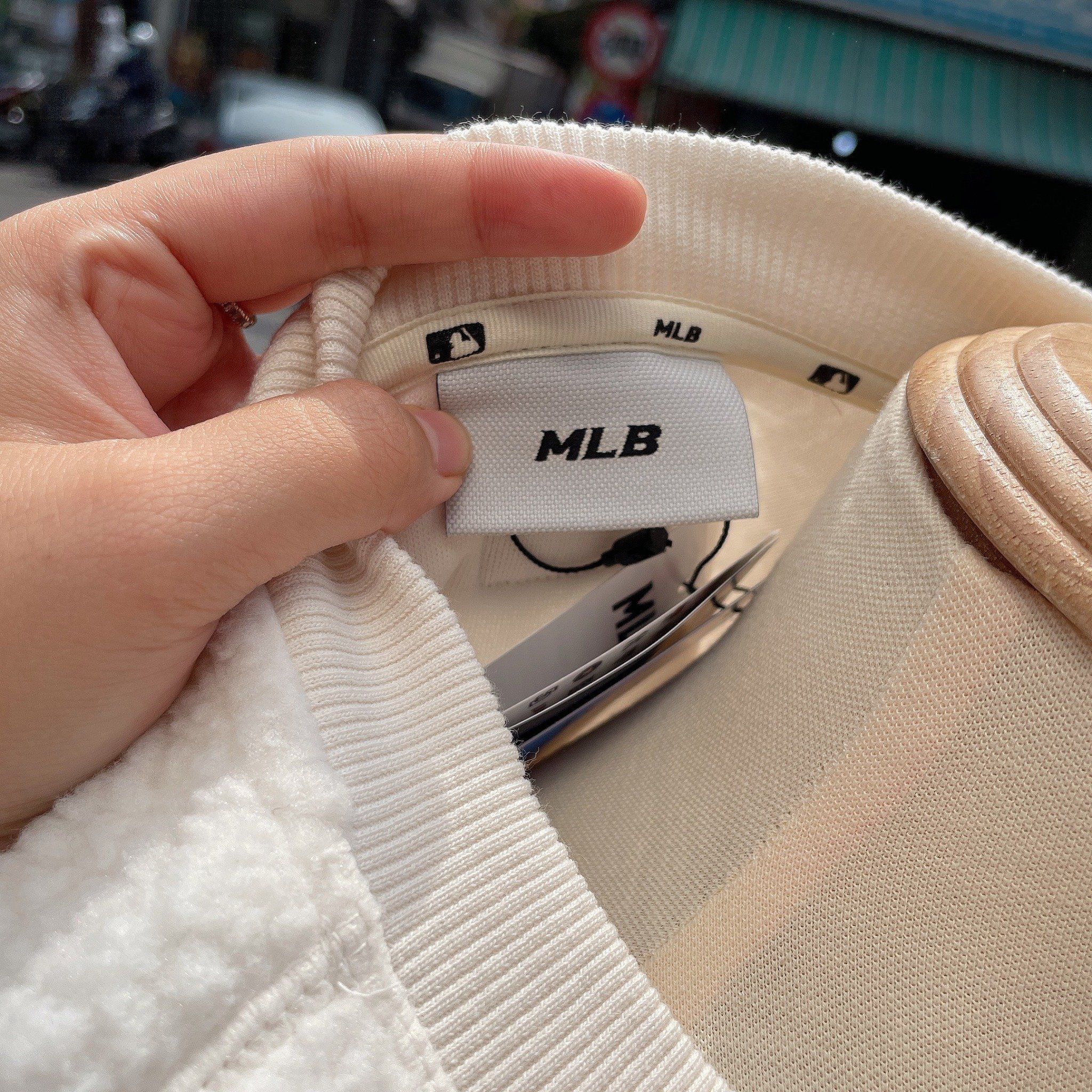 1701 - HÀNG CHÍNH HÃNG - ÁO SWEATER MLB LÔNG LOGO NY - WHITE - CODE: 3AMTEC616