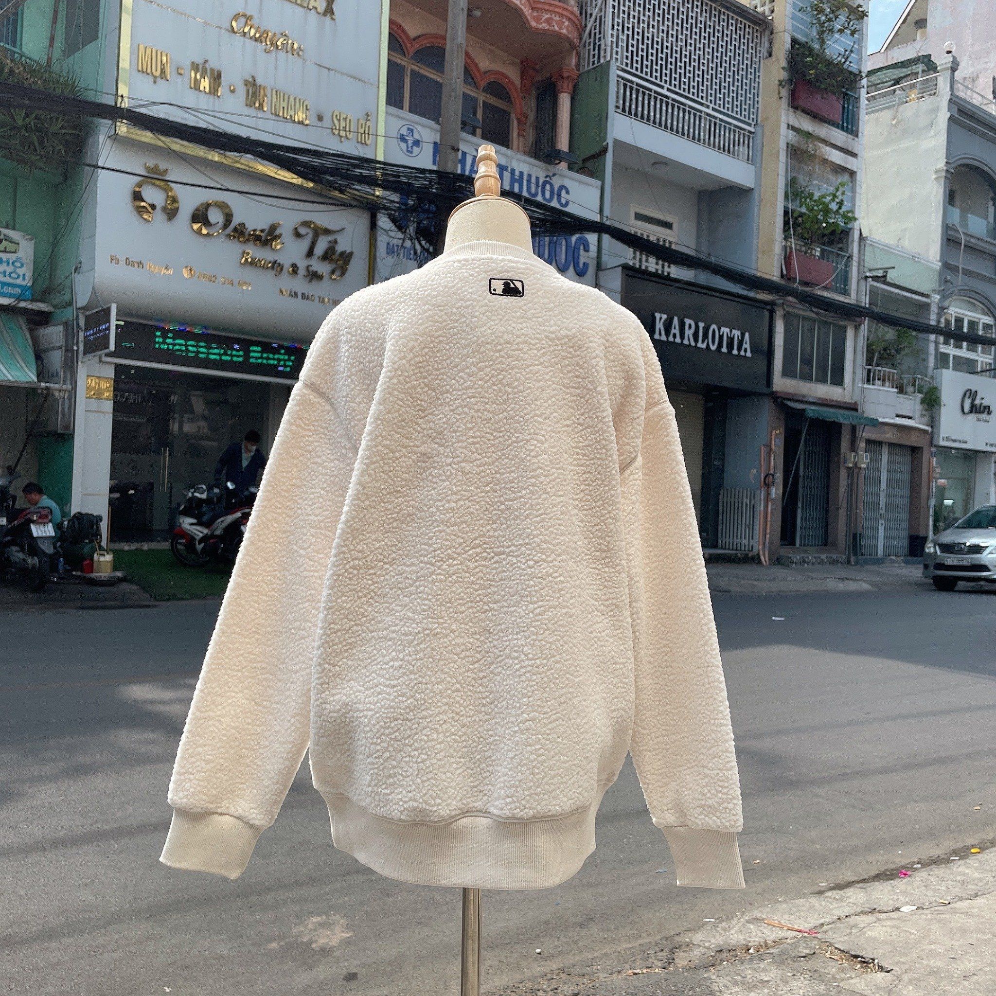 1701 - HÀNG CHÍNH HÃNG - ÁO SWEATER MLB LÔNG LOGO NY - WHITE - CODE: 3AMTEC616