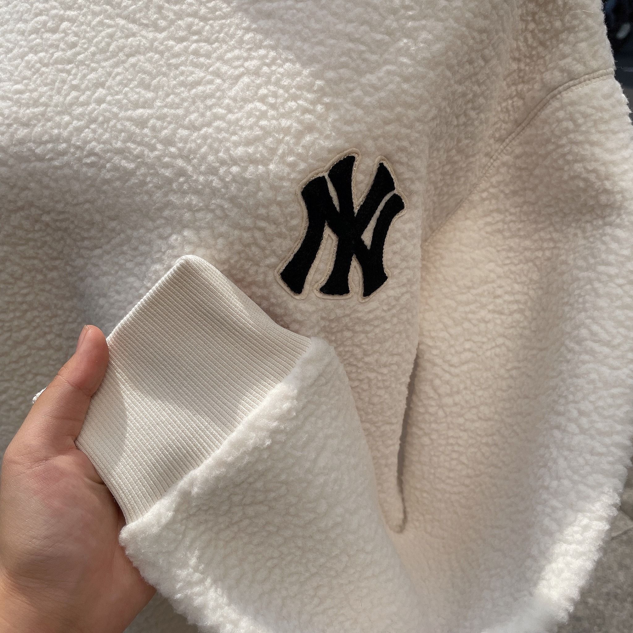 1701 - HÀNG CHÍNH HÃNG - ÁO SWEATER MLB LÔNG LOGO NY - WHITE - CODE: 3AMTEC616