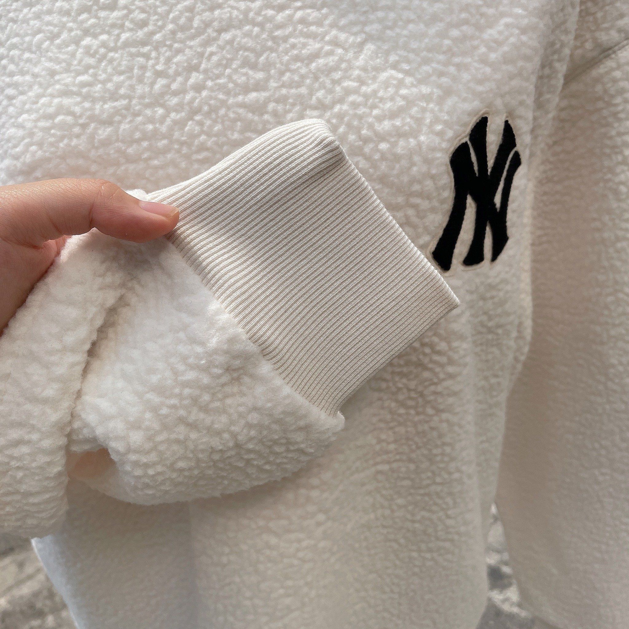 1701 - HÀNG CHÍNH HÃNG - ÁO SWEATER MLB LÔNG LOGO NY - WHITE - CODE: 3AMTEC616