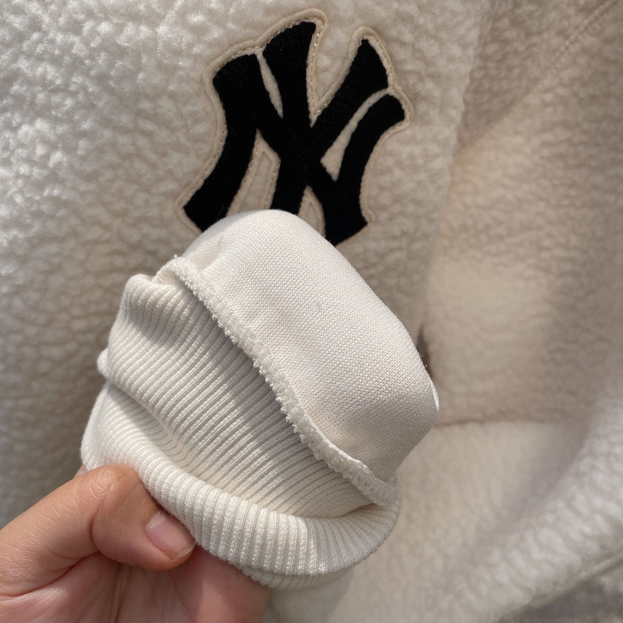 1701 - HÀNG CHÍNH HÃNG - ÁO SWEATER MLB LÔNG LOGO NY - WHITE - CODE: 3AMTEC616
