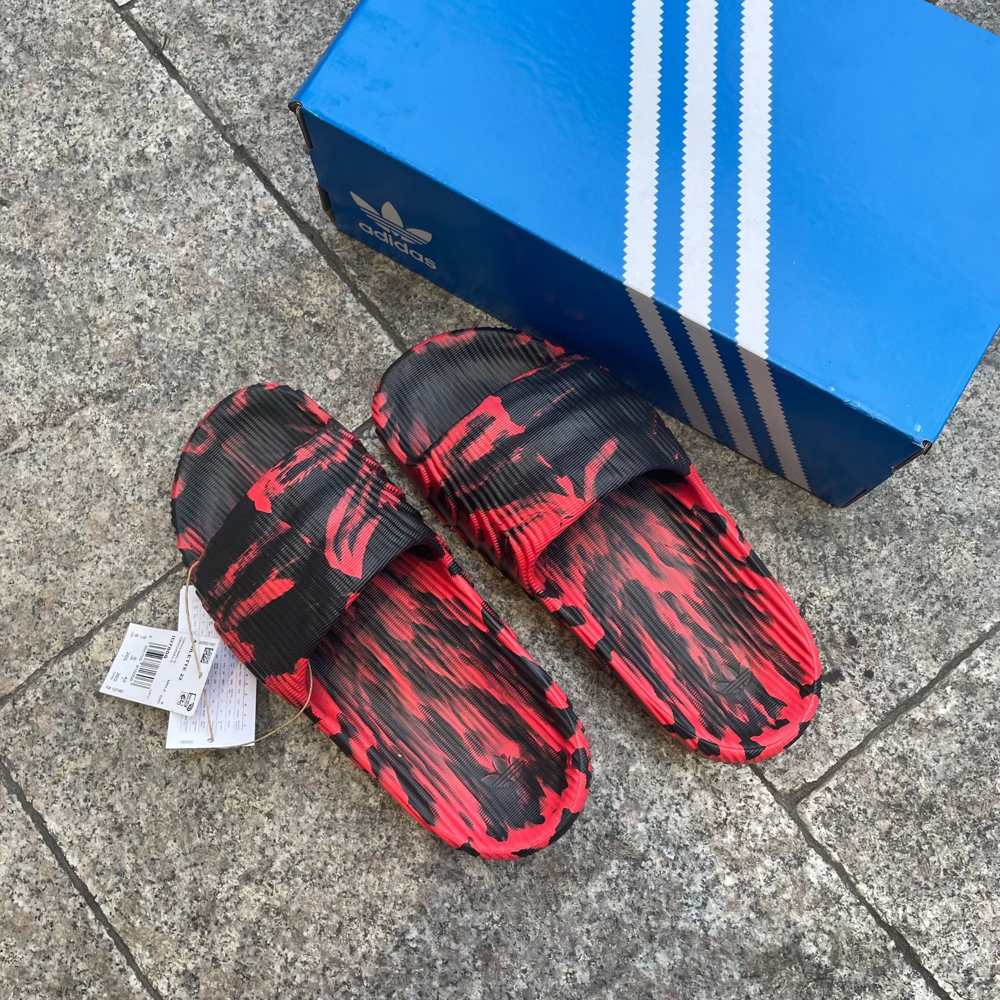  1707 - HÀNG CHÍNH HÃNG - DÉP ADIDAS 22 -  ‘ Loang Đỏ Đô - Black Right Red ’ - CODE: ID7808 