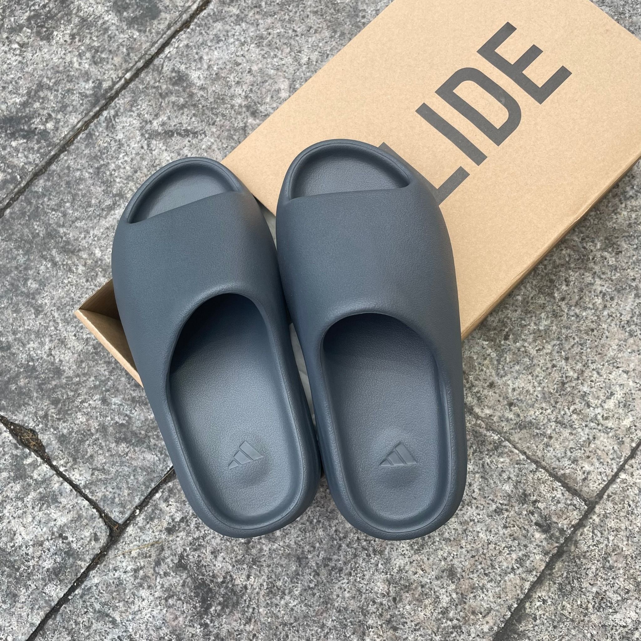  1696 - HÀNG CHÍNH HÃNG - DÉP YEEZY SLIDE GRANITE - XÁM ĐEN - CODE : ID4132 