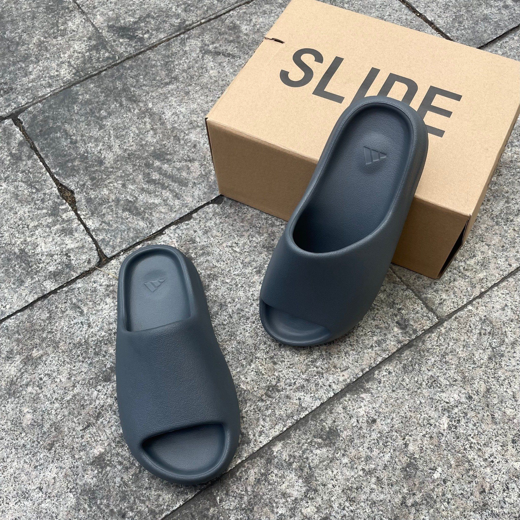 1696 - HÀNG CHÍNH HÃNG - DÉP YEEZY SLIDE GRANITE - XÁM ĐEN - CODE : ID4132