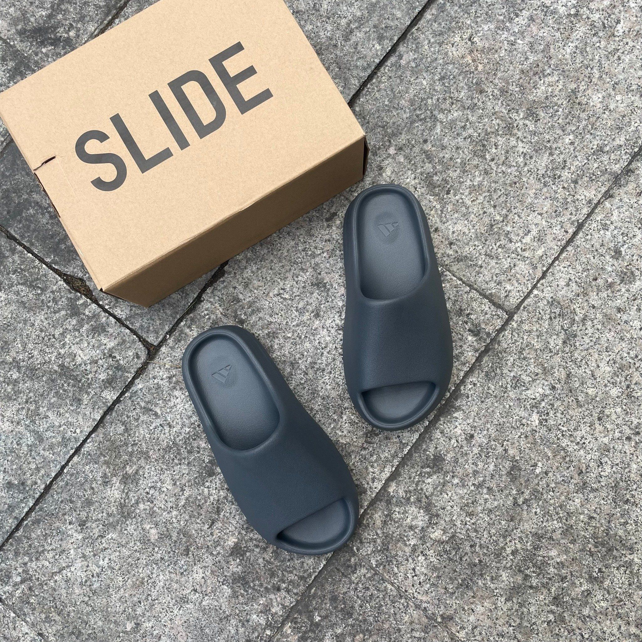 1696 - HÀNG CHÍNH HÃNG - DÉP YEEZY SLIDE GRANITE - XÁM ĐEN - CODE : ID4132