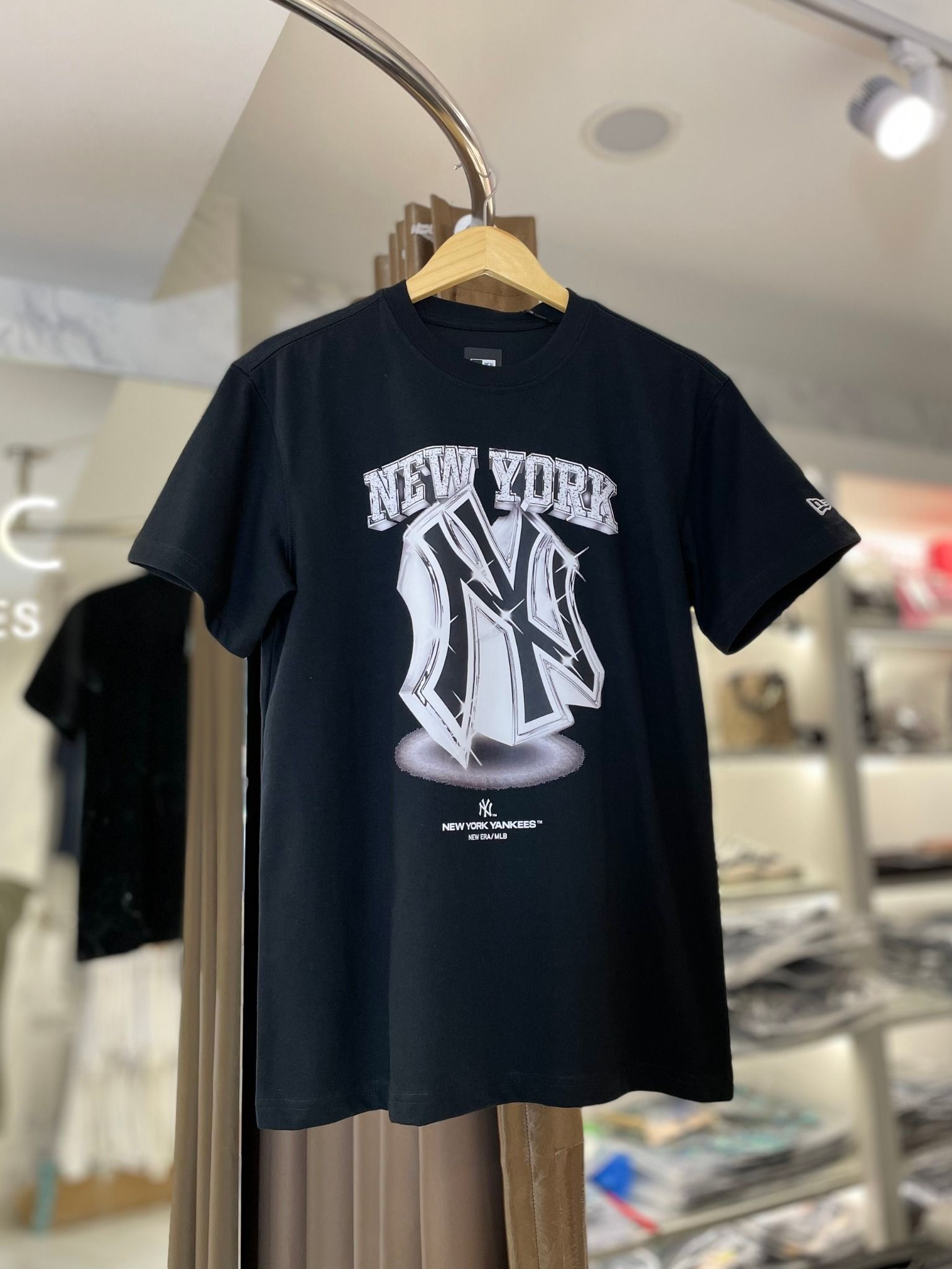 1635 - HÀNG CHÍNH HÃNG - ÁO THUN NEW ERA - NEW YORK LẤP LÁNH - ĐEN - CODE: 13774239