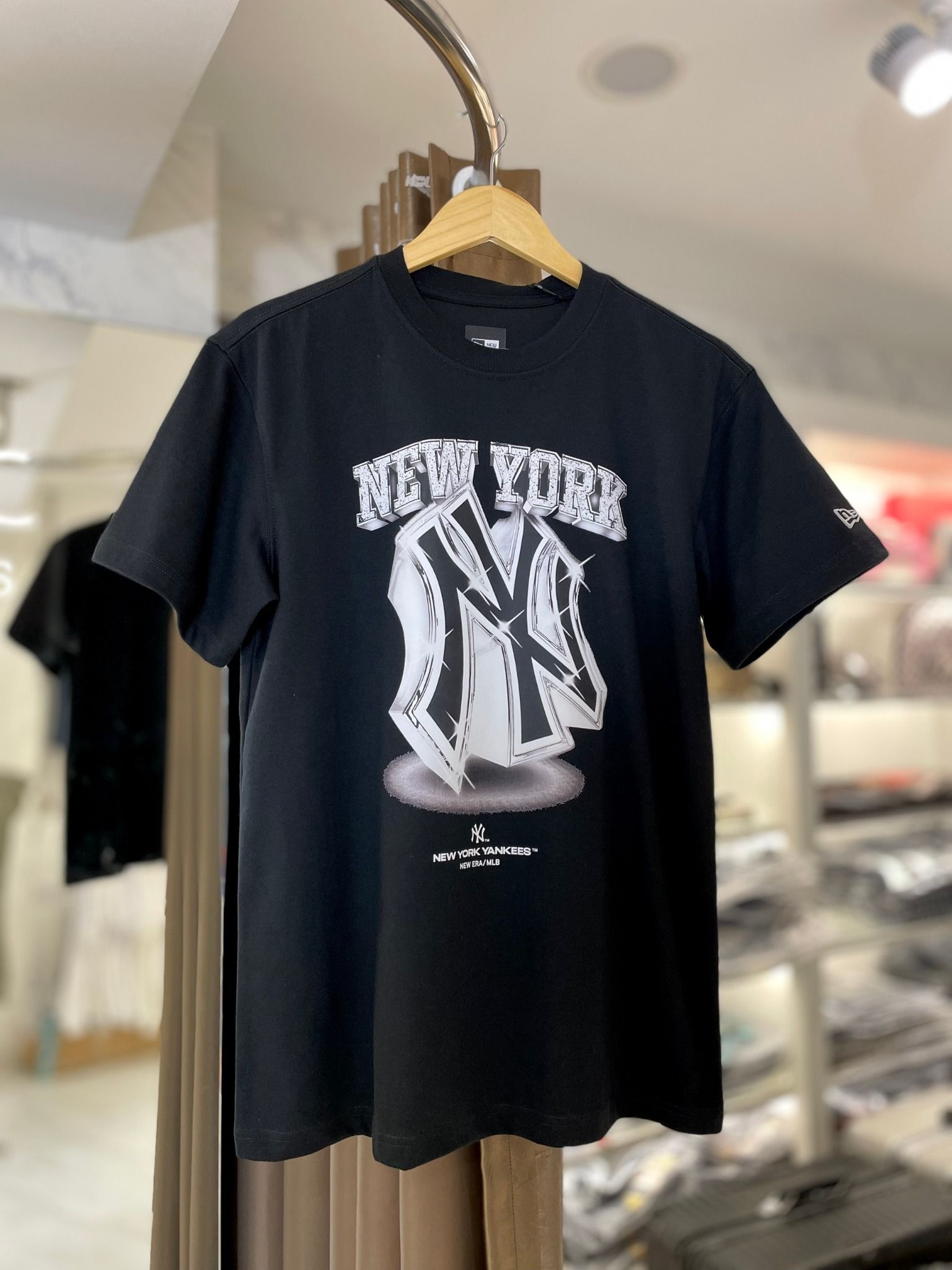 1635 - HÀNG CHÍNH HÃNG - ÁO THUN NEW ERA - NEW YORK LẤP LÁNH - ĐEN - CODE: 13774239