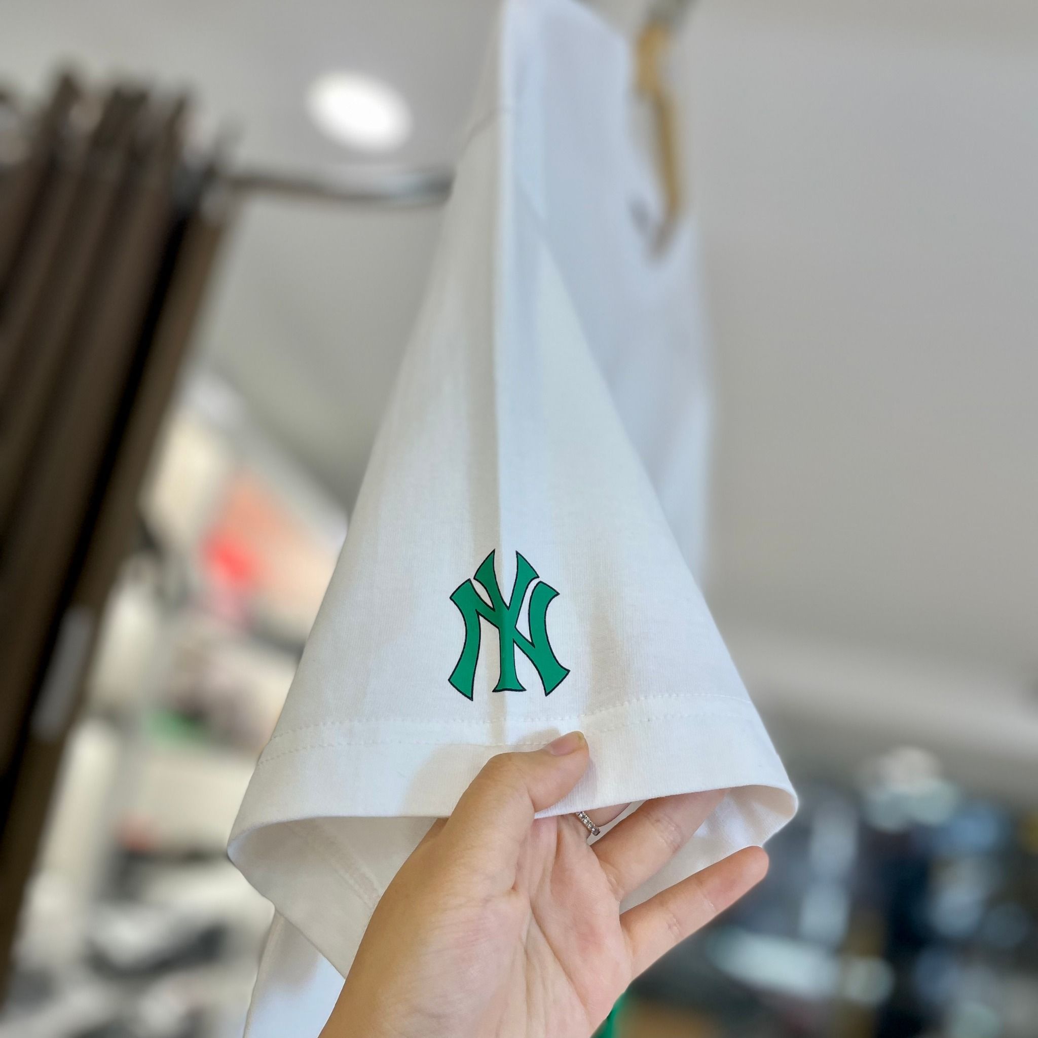 1709 - HÀNG CHÍNH HÃNG - ÁO THUN MLB - NY Pop Art Graphic- TRẮNG - CODE: 3ATSL0433