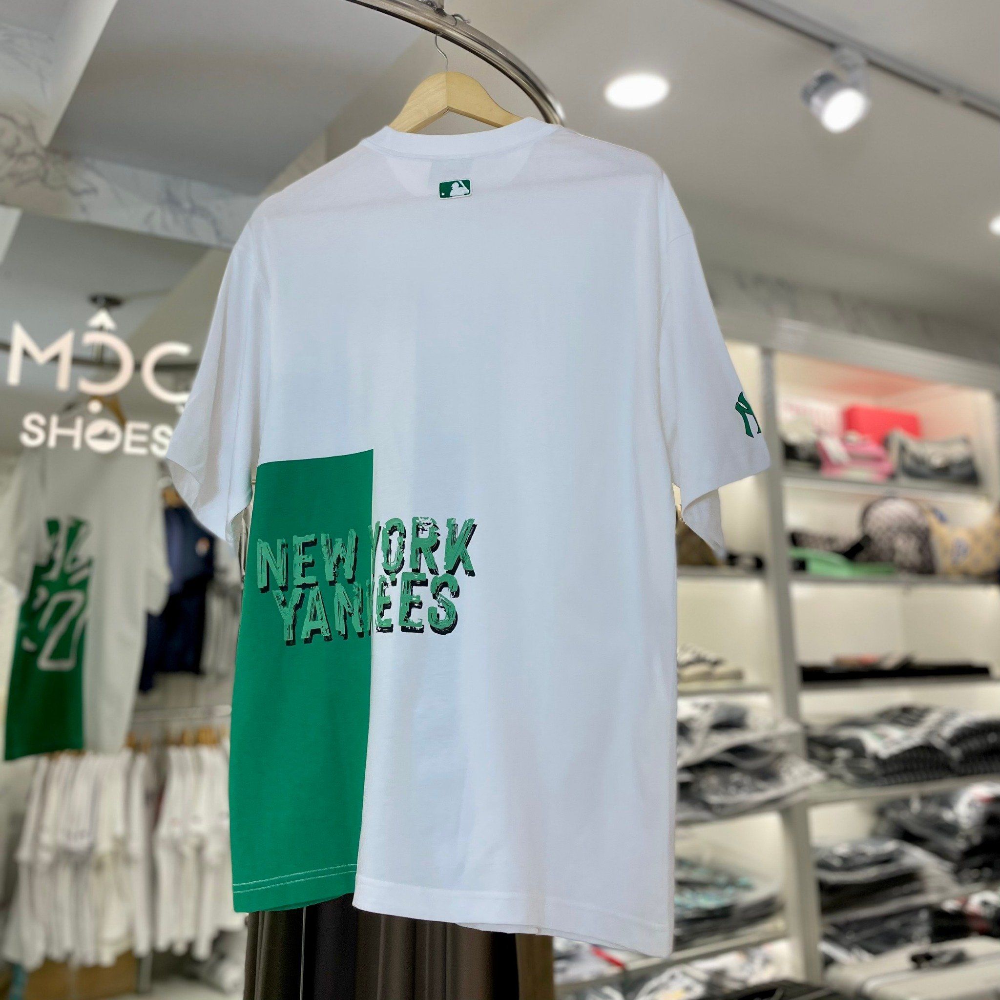 1709 - HÀNG CHÍNH HÃNG - ÁO THUN MLB - NY Pop Art Graphic- TRẮNG - CODE: 3ATSL0433