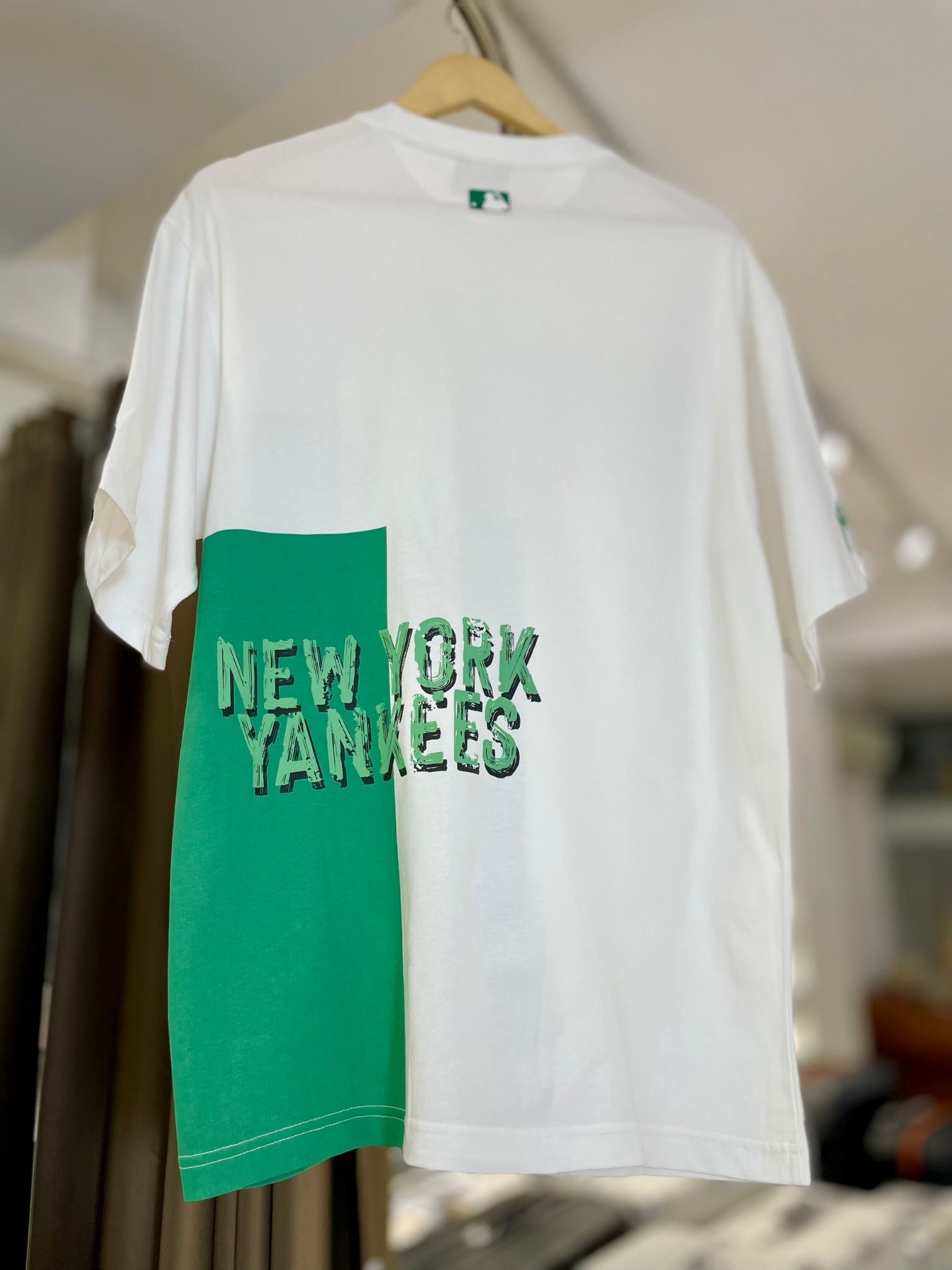 1709 - HÀNG CHÍNH HÃNG - ÁO THUN MLB - NY Pop Art Graphic- TRẮNG - CODE: 3ATSL0433
