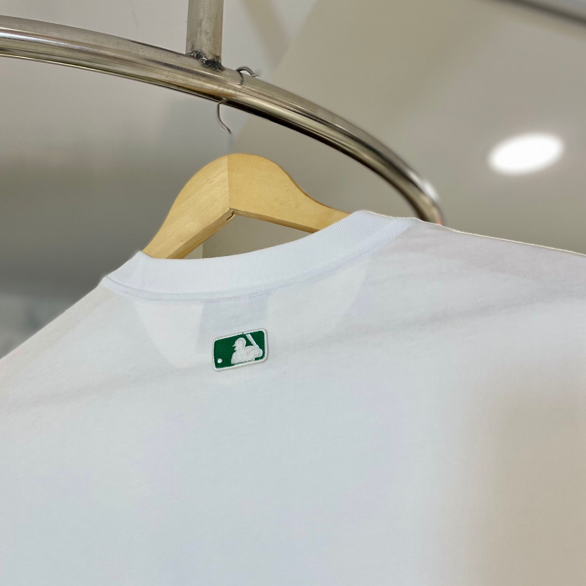 1709 - HÀNG CHÍNH HÃNG - ÁO THUN MLB - NY Pop Art Graphic- TRẮNG - CODE: 3ATSL0433