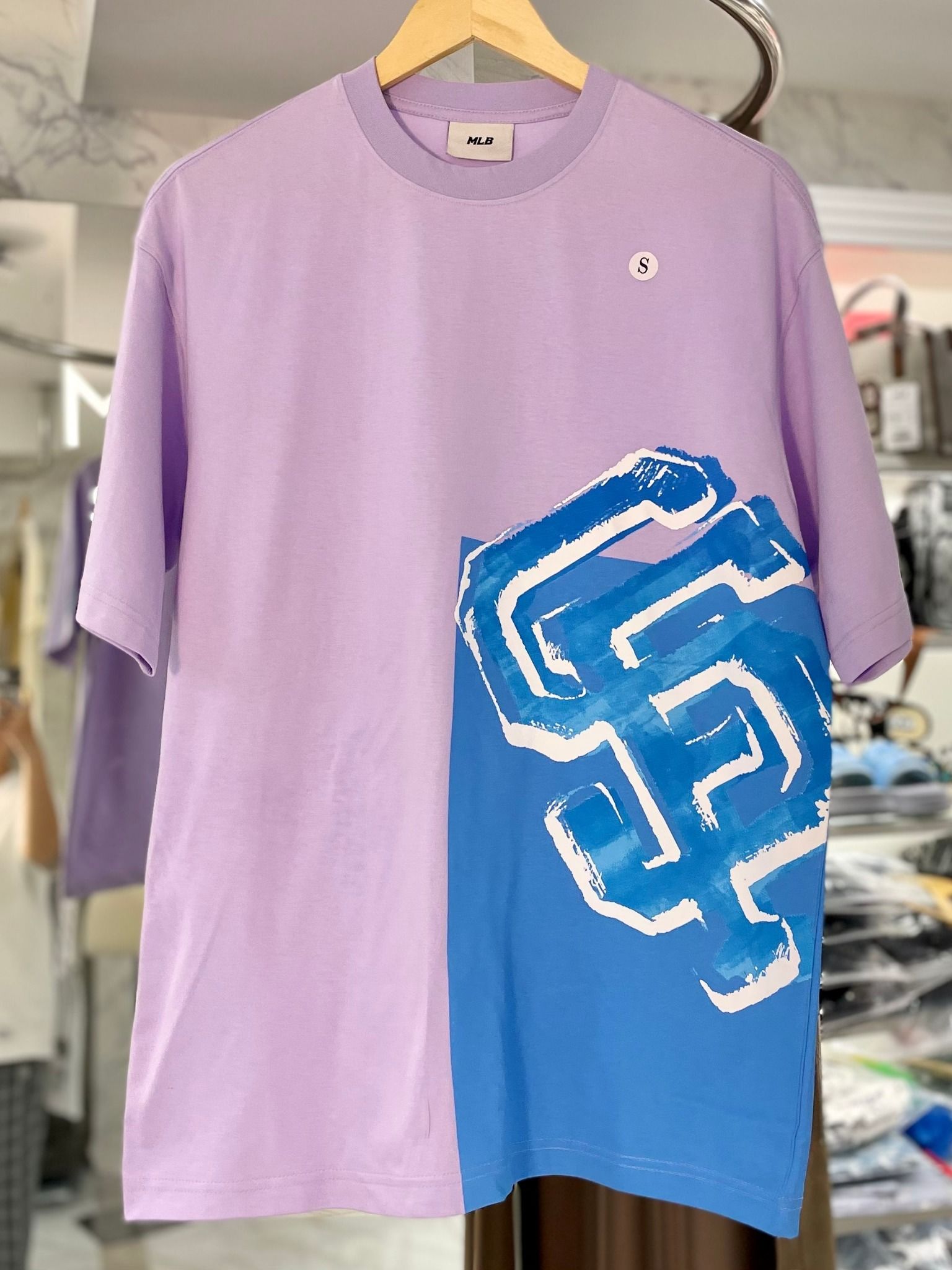 1711 - HÀNG CHÍNH HÃNG - ÁO THUN MLB - NY Pop Art Graphic - TÍM - CODE: 3ATSL0433