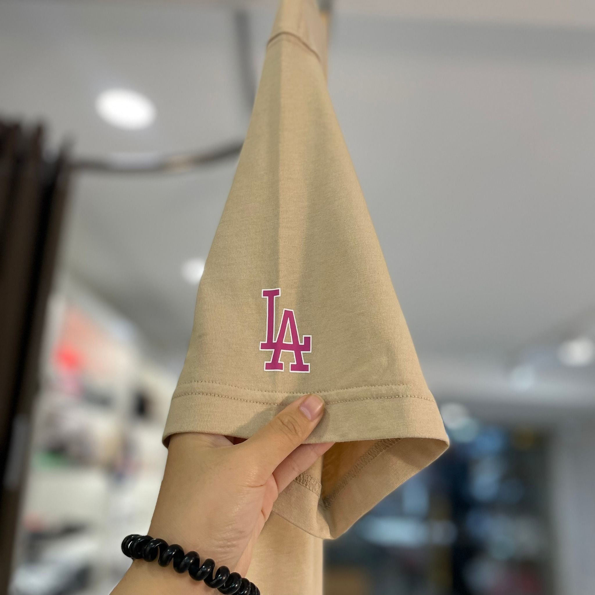 1712 - HÀNG CHÍNH HÃNG - ÁO THUN MLB - LA Pop Art Graphic - BE - CODE: 3ATSL0433-07SAL