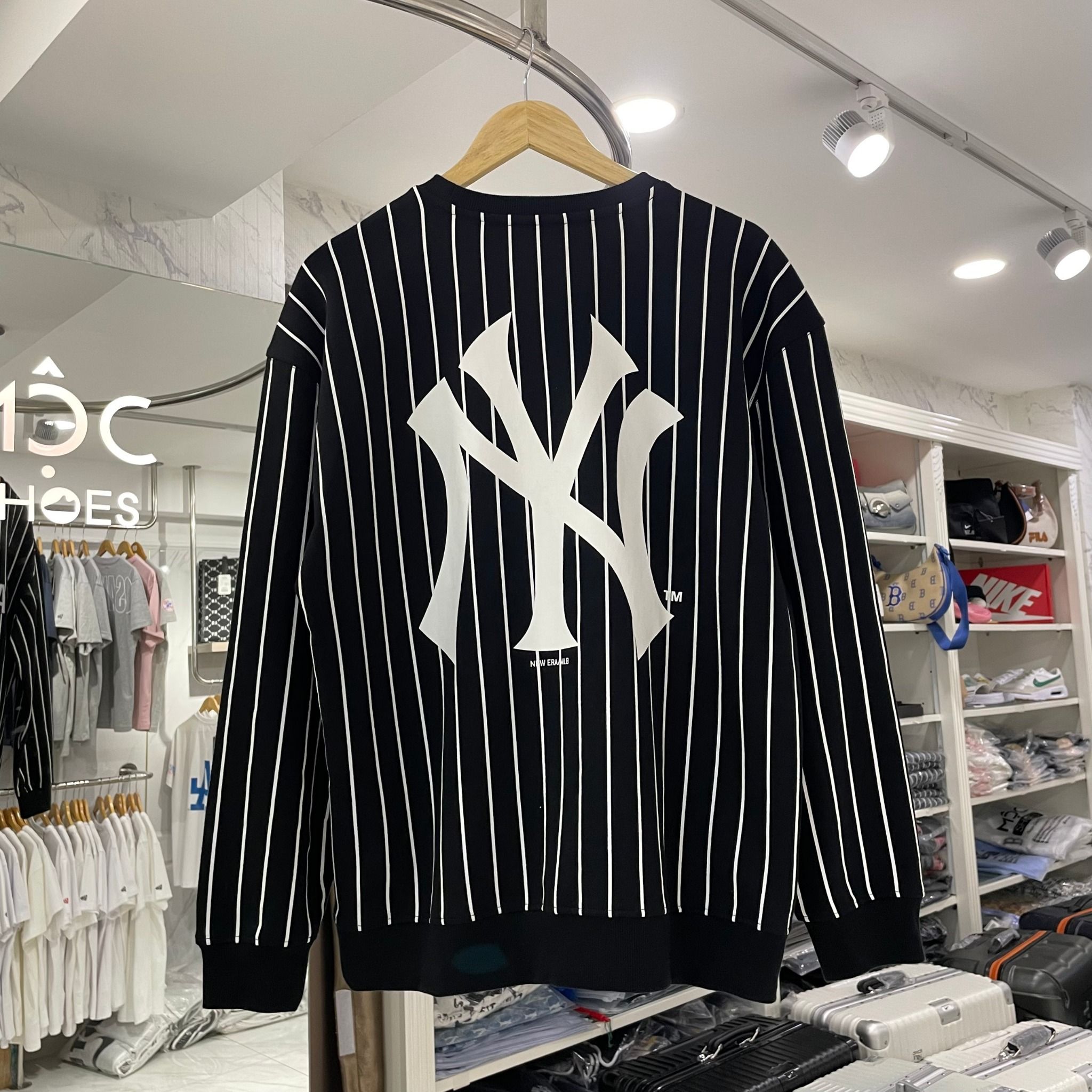 1485 - HÀNG CHÍNH HÃNG - ÁO SWEATER NEW ERA NY YANKEES - KẺ SỌC -