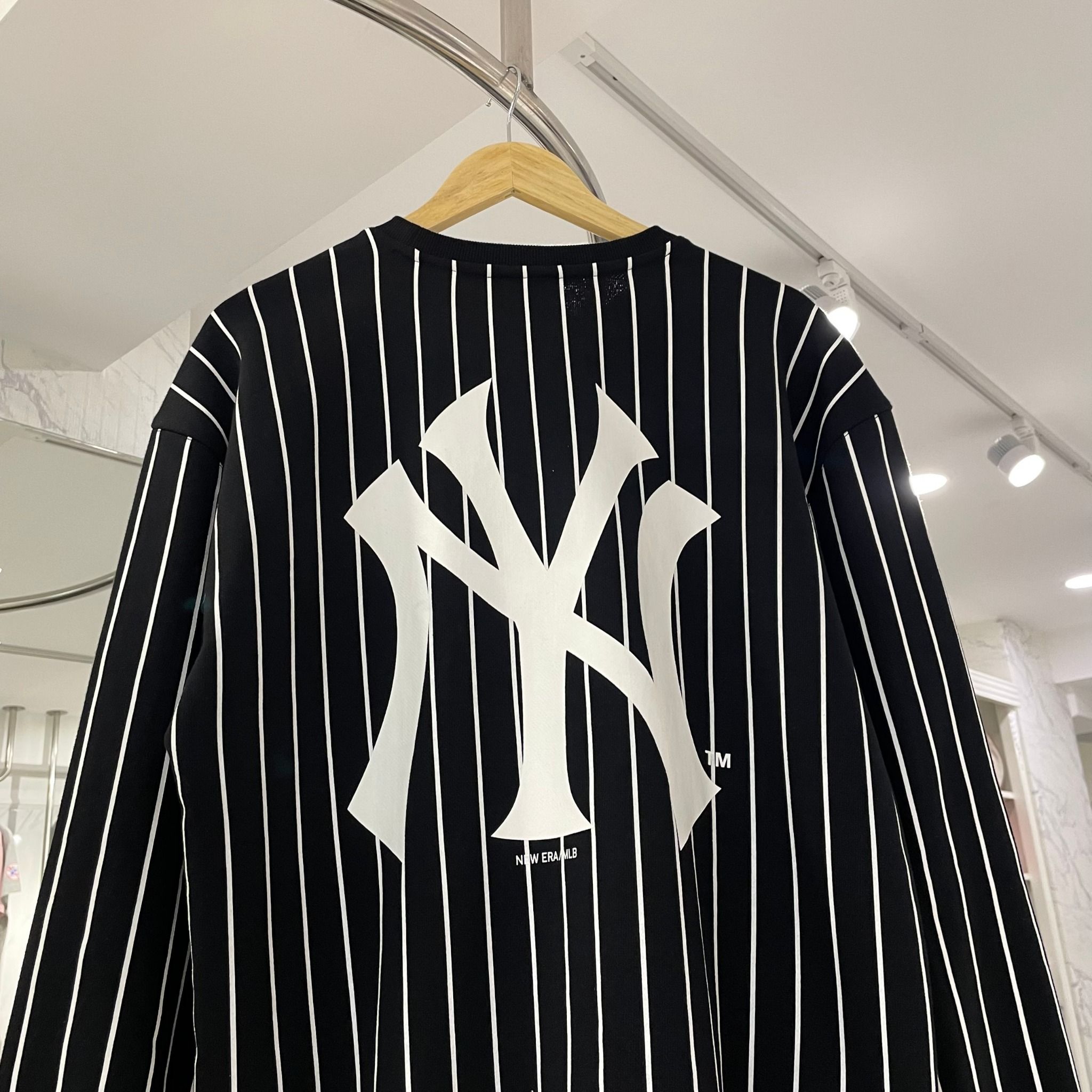 1485 - HÀNG CHÍNH HÃNG - ÁO SWEATER NEW ERA NY YANKEES - KẺ SỌC -
