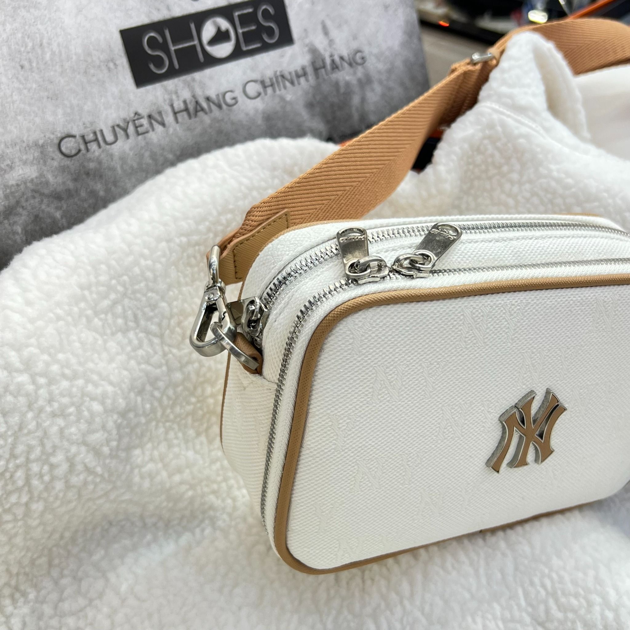 1992 - HÀNG CHÍNH HÃNG - Túi MLB Korea Monogram Jacquard Mini Cross Bag New York Yankees Cream - CODE: 3ACRS014N-50CRD