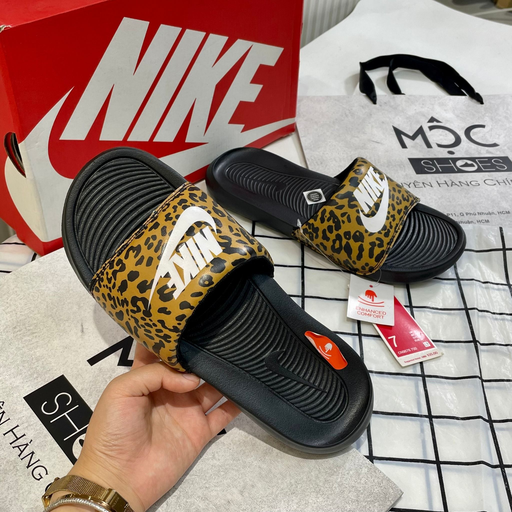 1725 - HÀNG CHÍNH HÃNG - DÉP NIKE VICTORI ONE CHUTNEY LEOPARK - CODE: CN9676700