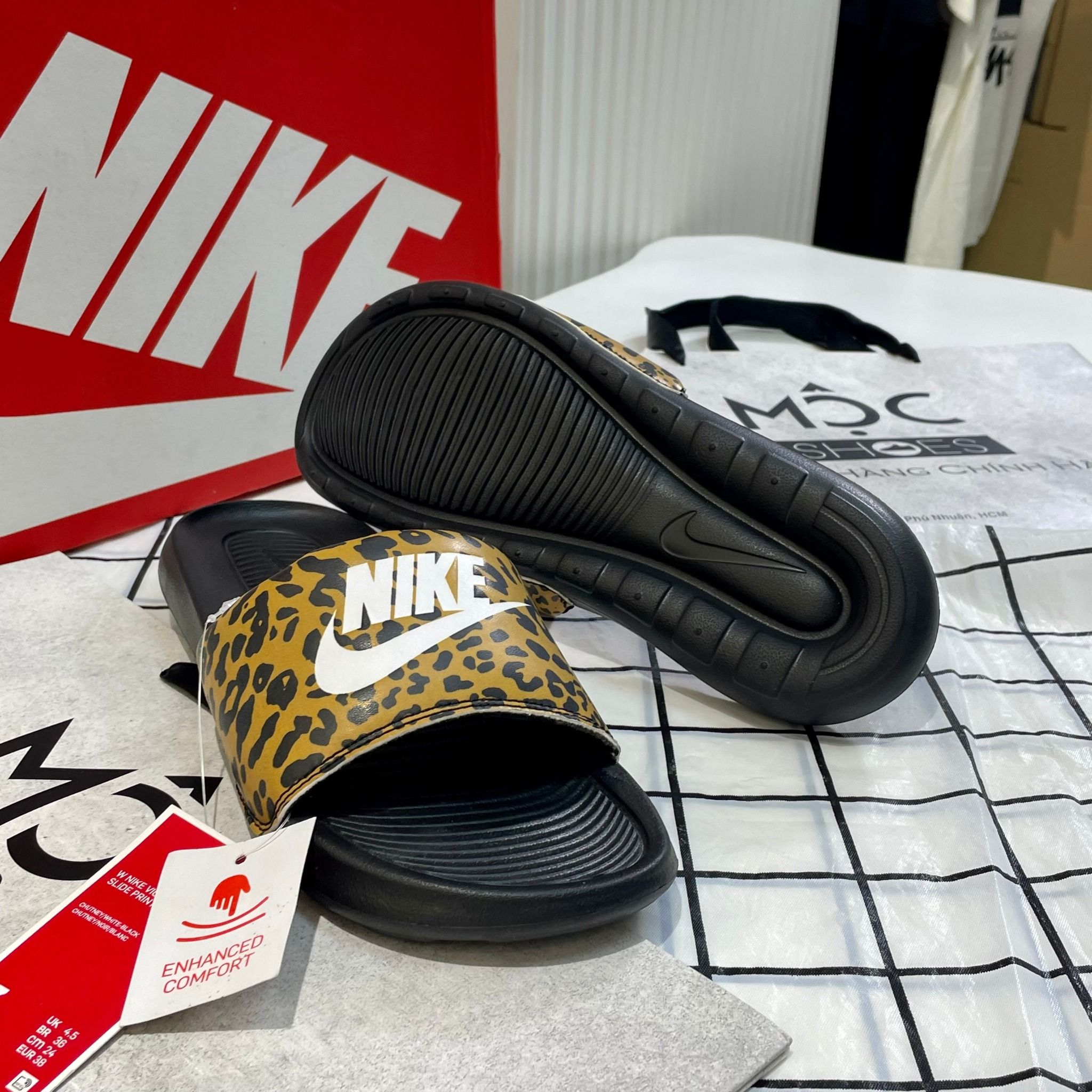 1725 - HÀNG CHÍNH HÃNG - DÉP NIKE VICTORI ONE CHUTNEY LEOPARK - CODE: CN9676700