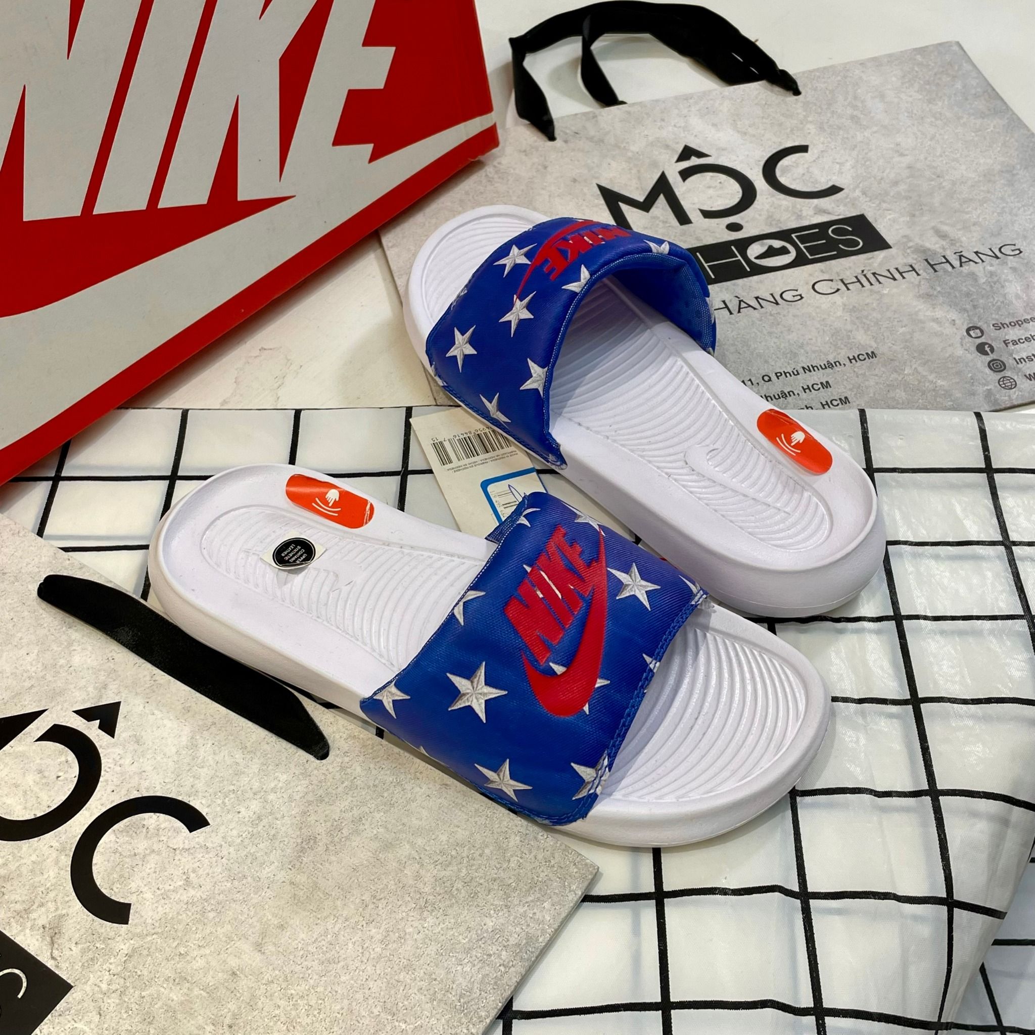 1724 - HÀNG CHÍNH HÃNG - DÉP NIKE VICTORI ONE WHITE BLUE - CODE: CN9676400