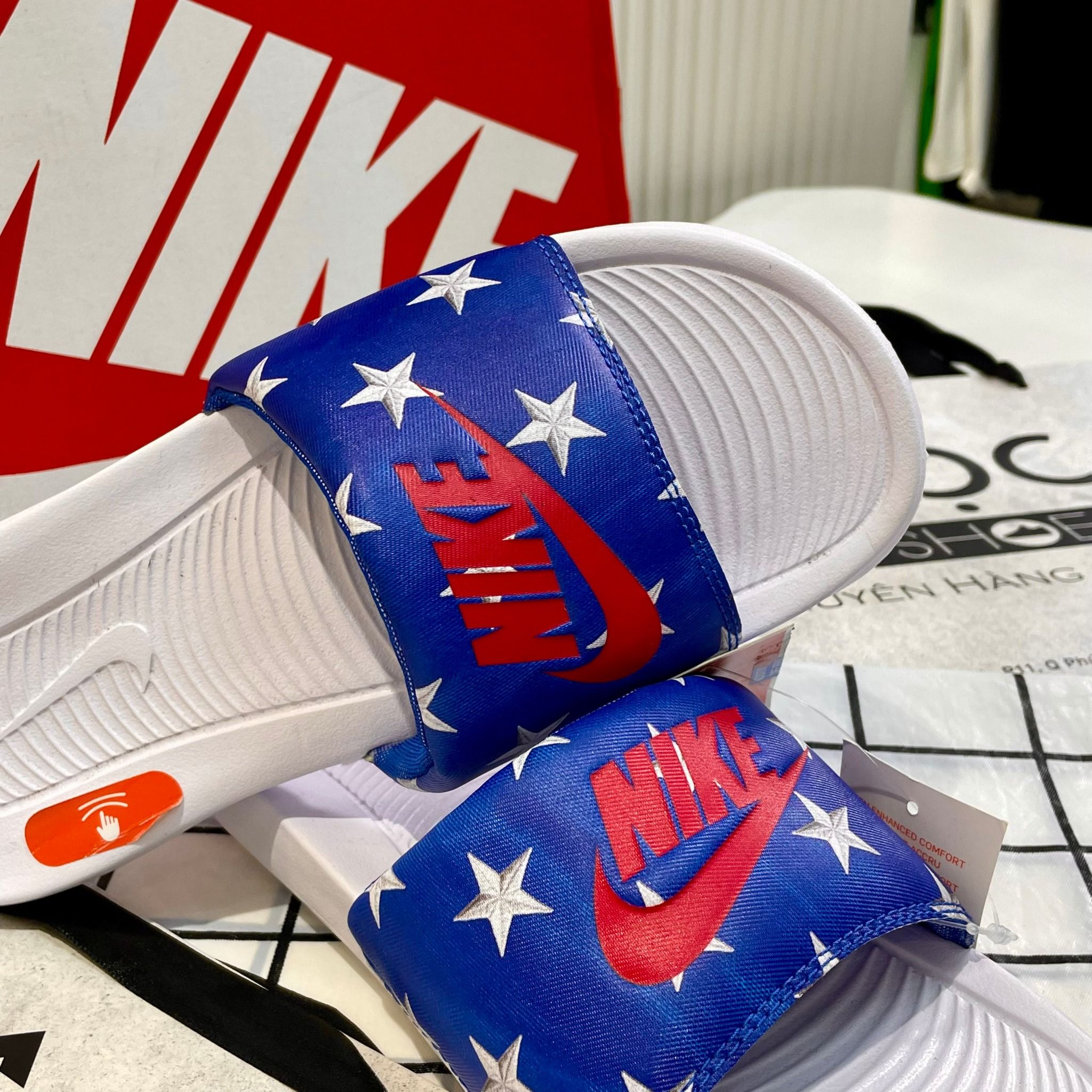 1724 - HÀNG CHÍNH HÃNG - DÉP NIKE VICTORI ONE WHITE BLUE - CODE: CN9676400
