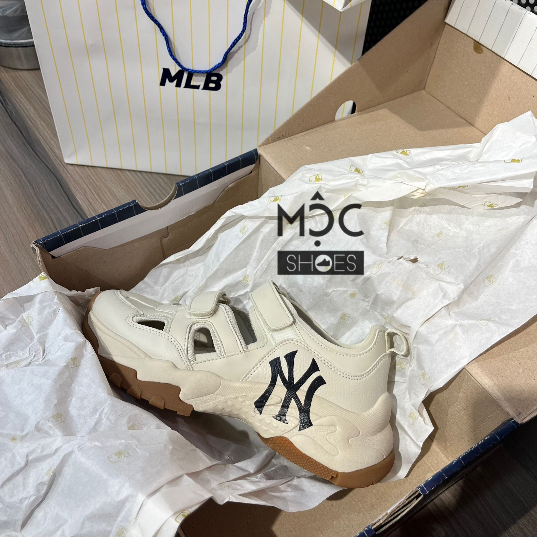  1995 - HÀNG CHÍNH HÃNG - GIÀY SANDAL - MLB Big Ball Chunky Mask NY GUM - Màu Kem - Code: ASDCH133-50CRS 