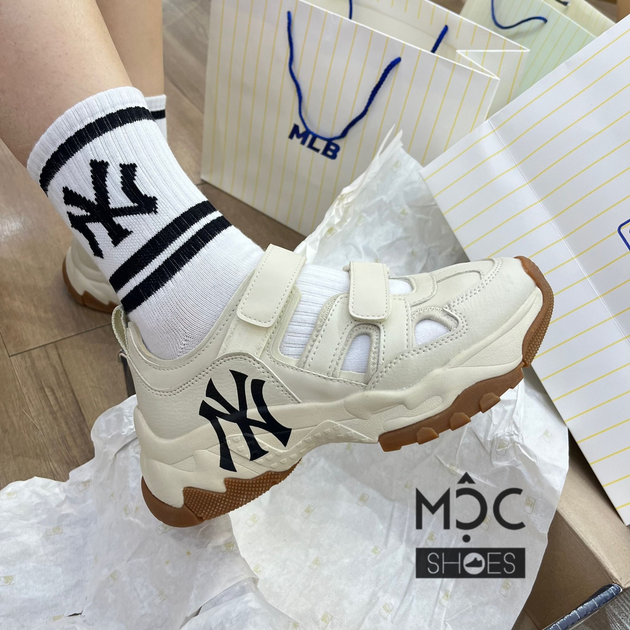  1023 - HÀNG CHÍNH HÃNG - GIÀY SANDAL - MLB Big Ball Chunky Mask New York Yankees- Màu Kem - Code: ASDCH133-50CRS 