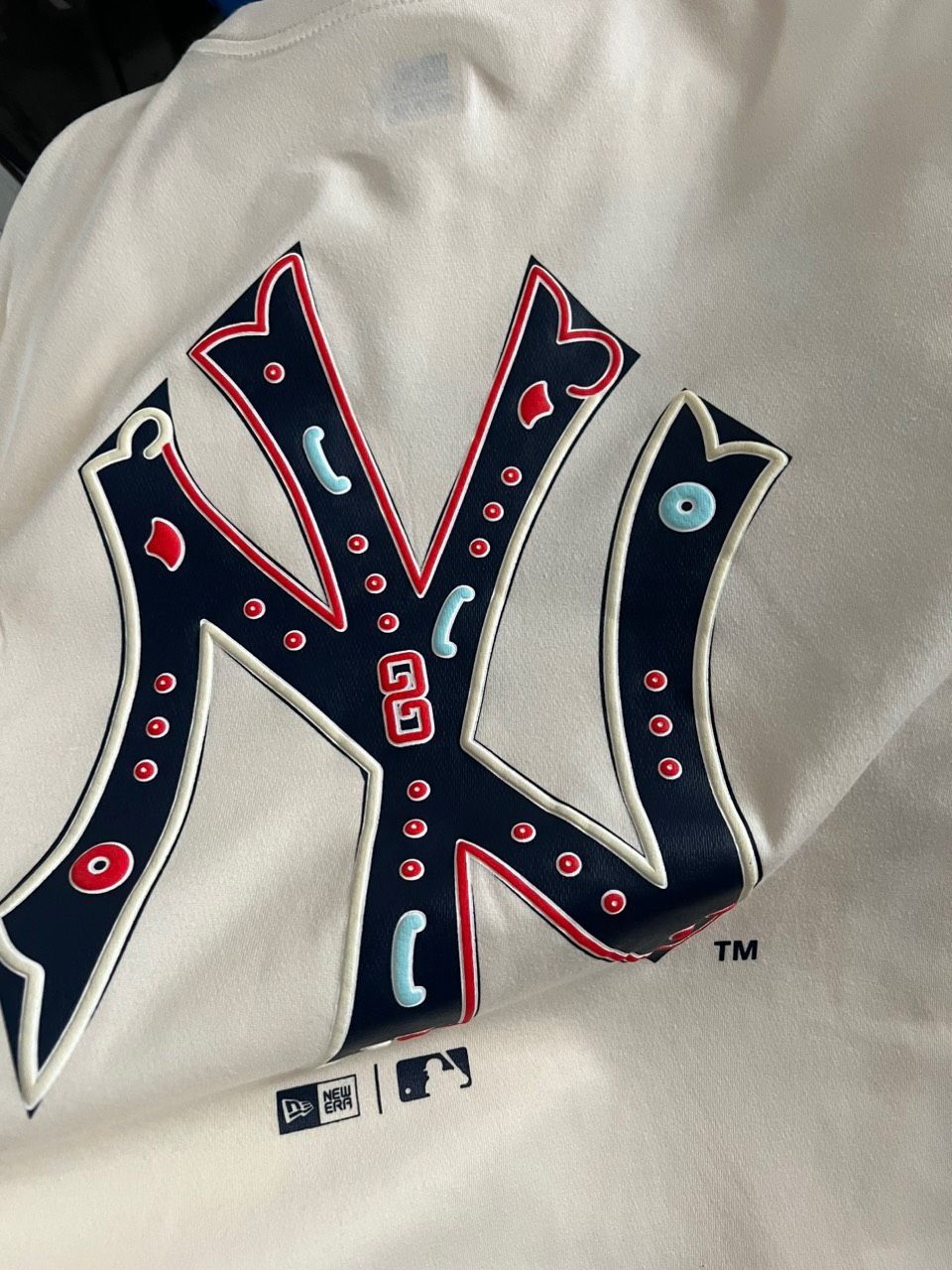 2012 - HÀNG CHÍNH HÃNG - ÁO THUN NEW ERA - NY THÊU HOA VĂN - KEM - CODE: 14112265