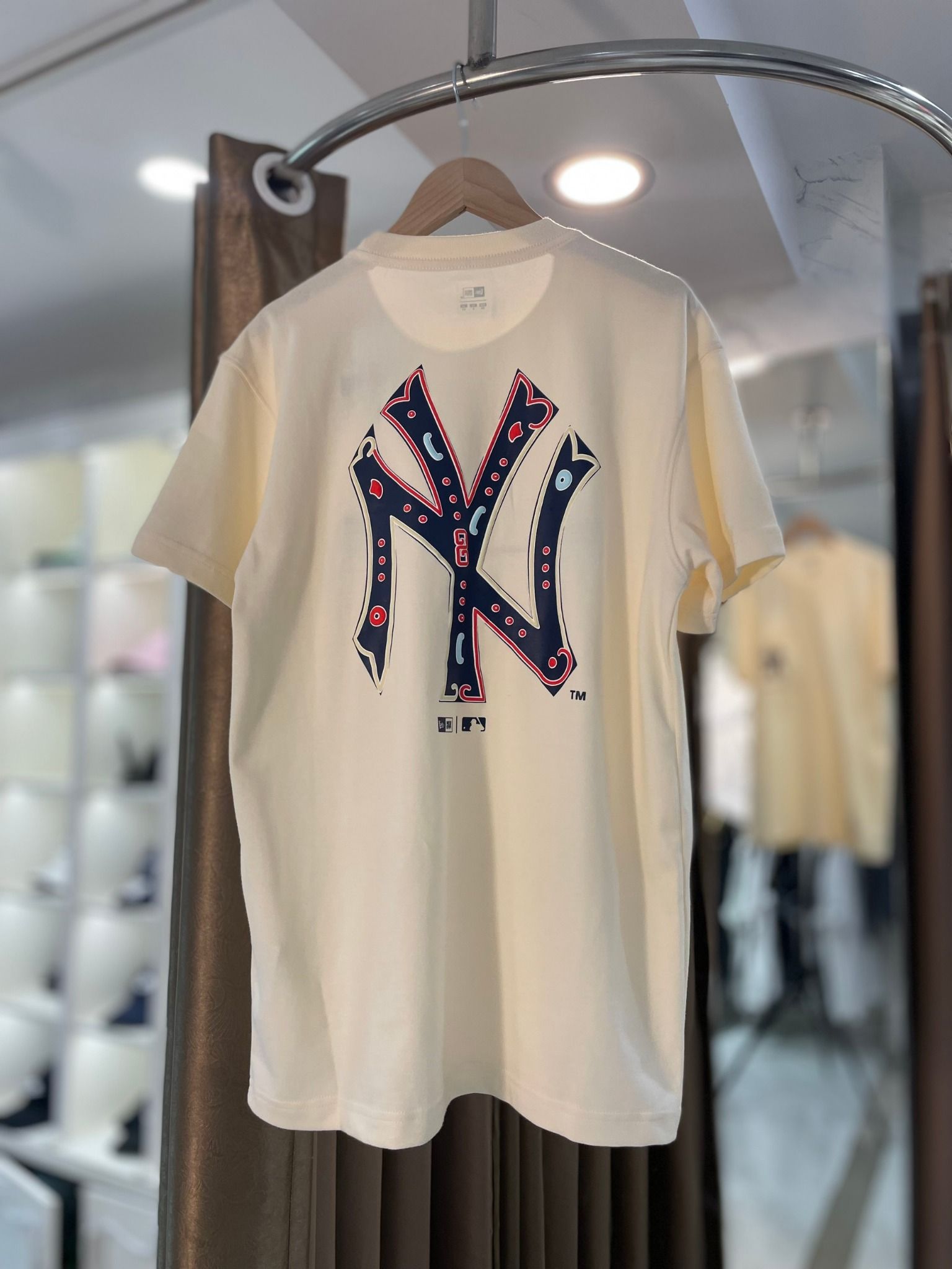 2012 - HÀNG CHÍNH HÃNG - ÁO THUN NEW ERA - NY THÊU HOA VĂN - KEM - CODE: 14112265