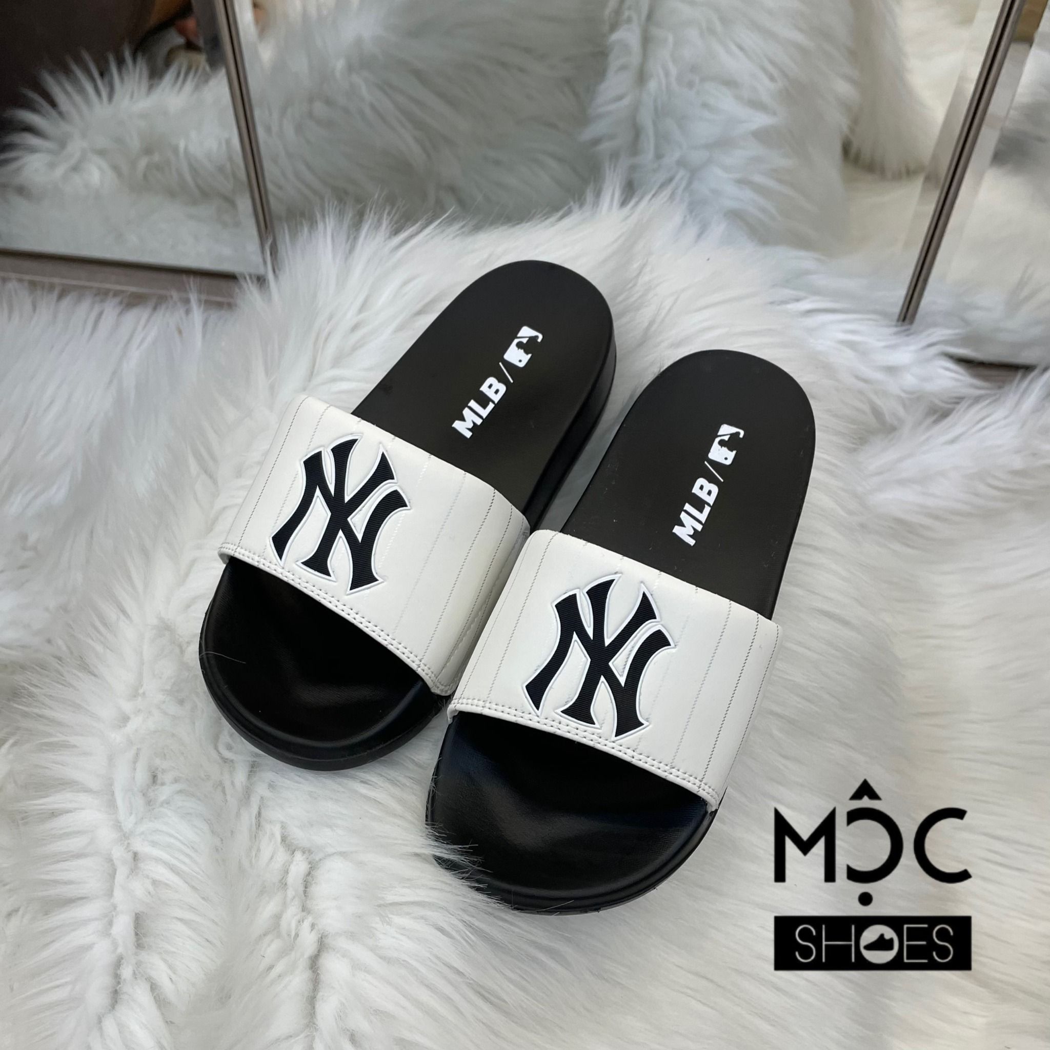 1040 - HÀNG CHÍNH HÃNG - DÉP MLB SLIDER - ĐEN QUAI TRẮNG - CODE: 32SHH2011-50W