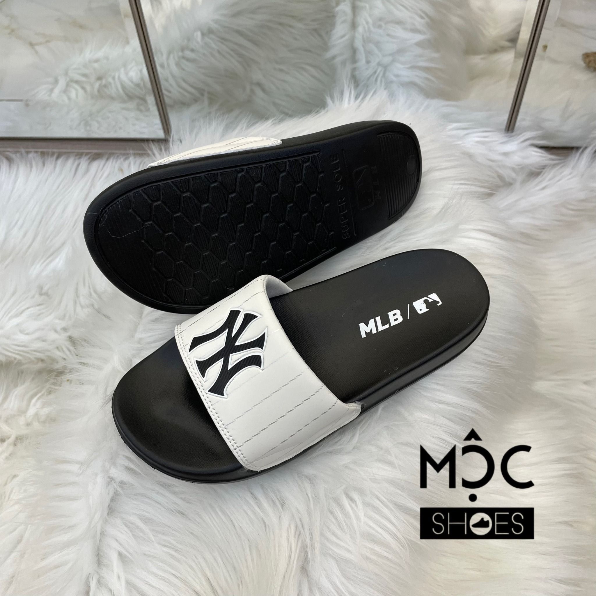 1040 - HÀNG CHÍNH HÃNG - DÉP MLB SLIDER - ĐEN QUAI TRẮNG - CODE: 32SHH2011-50W