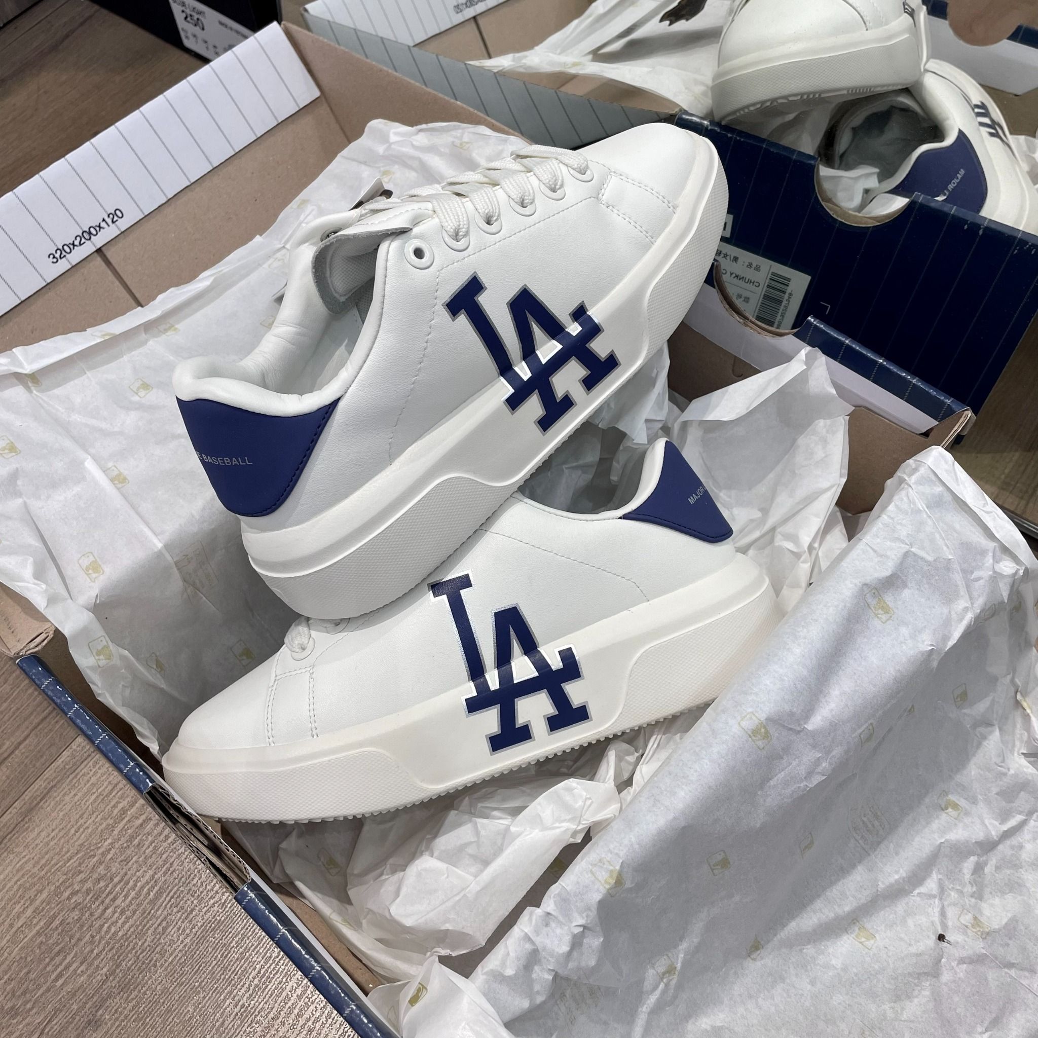 2033 - HÀNG CHÍNH HÃNG - Giày MLB Chunky Classic LA Dodgers Indigo - TRẮNG XANH - CODE: 3ASXXA11N-07INS