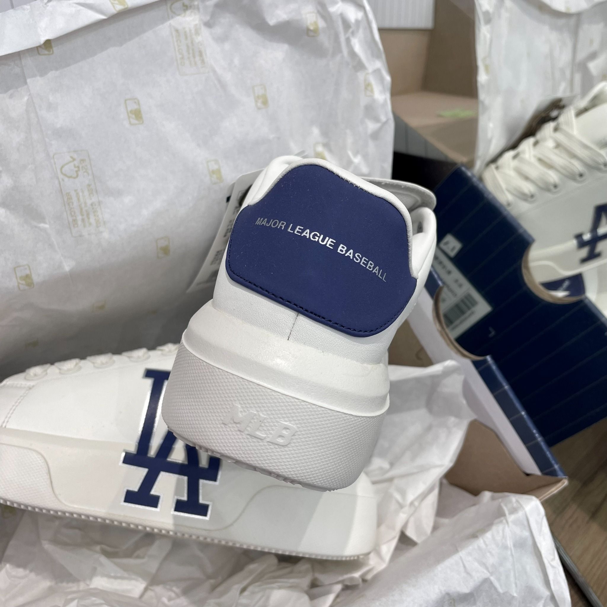2033 - HÀNG CHÍNH HÃNG - Giày MLB Chunky Classic LA Dodgers Indigo - TRẮNG XANH - CODE: 3ASXXA11N-07INS