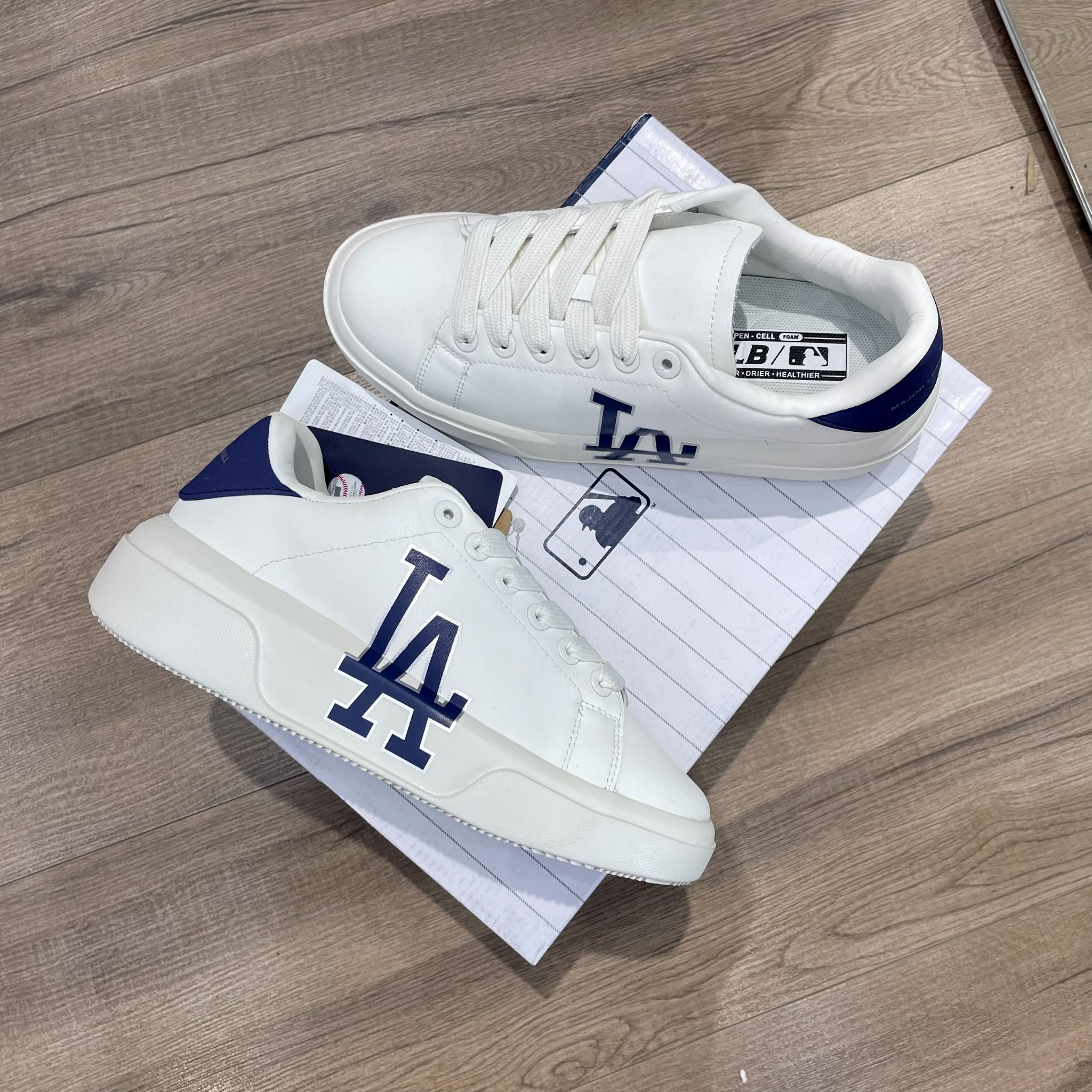 2033 - HÀNG CHÍNH HÃNG - Giày MLB Chunky Classic LA Dodgers Indigo - TRẮNG XANH - CODE: 3ASXXA11N-07INS