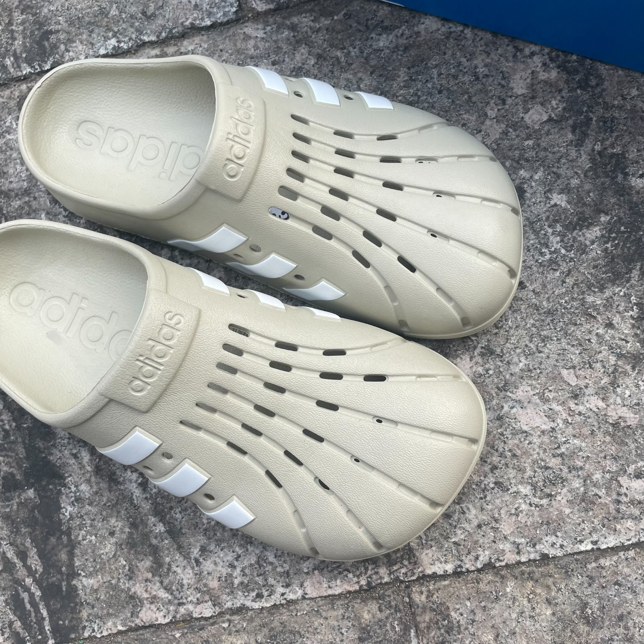  2041 - HÀNG CHÍNH HÃNG - Dép ADIDAS - ADILETTE CLOGS ( RỌ )  - *BE/KEM*  - CODE: GZ5886 