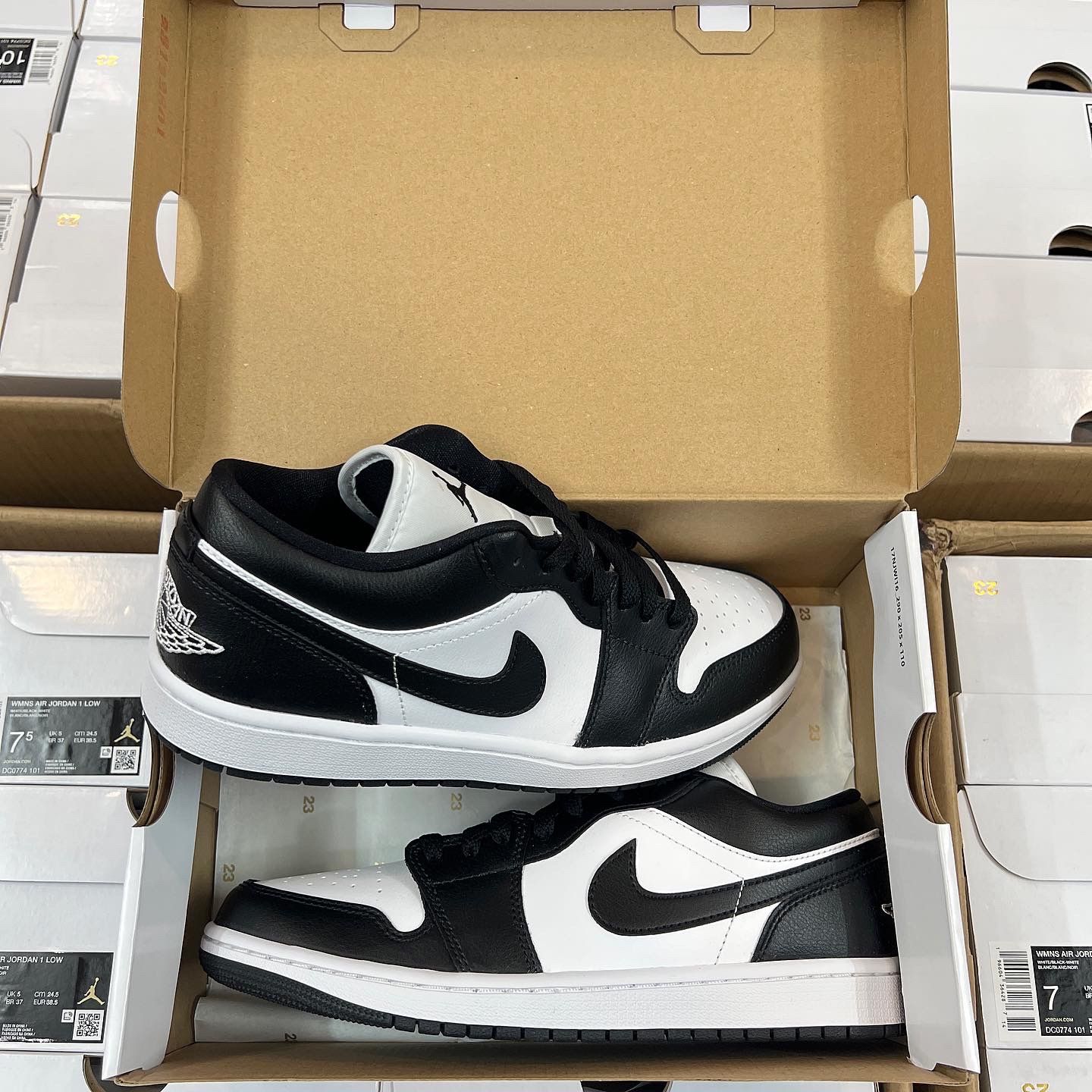 1490 - HÀNG CHÍNH HÃNG - GIÀY AIR JORDAN 1 LOW - PANDA - *TRĂNG / ĐEN* - CODE : DC0774-101