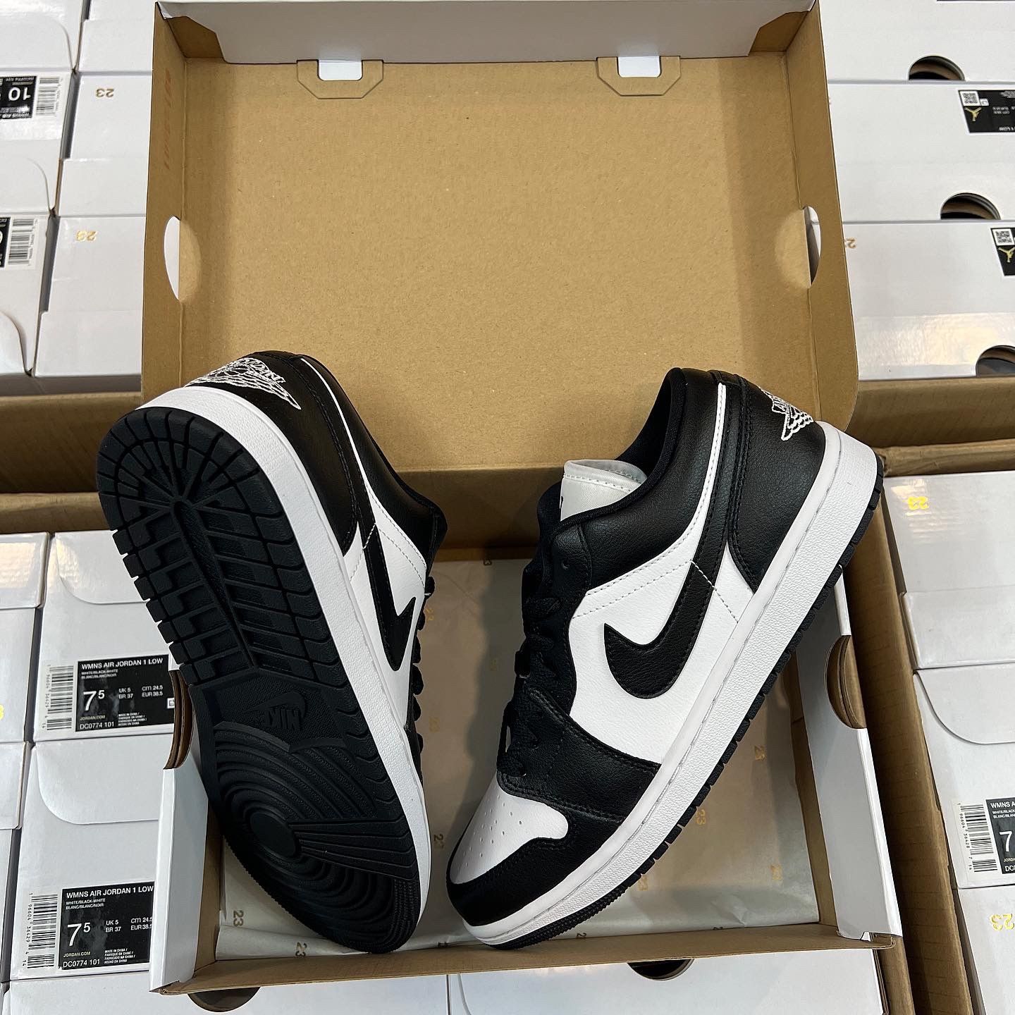 1490 - HÀNG CHÍNH HÃNG - GIÀY AIR JORDAN 1 LOW - PANDA - *TRĂNG / ĐEN* - CODE : DC0774-101