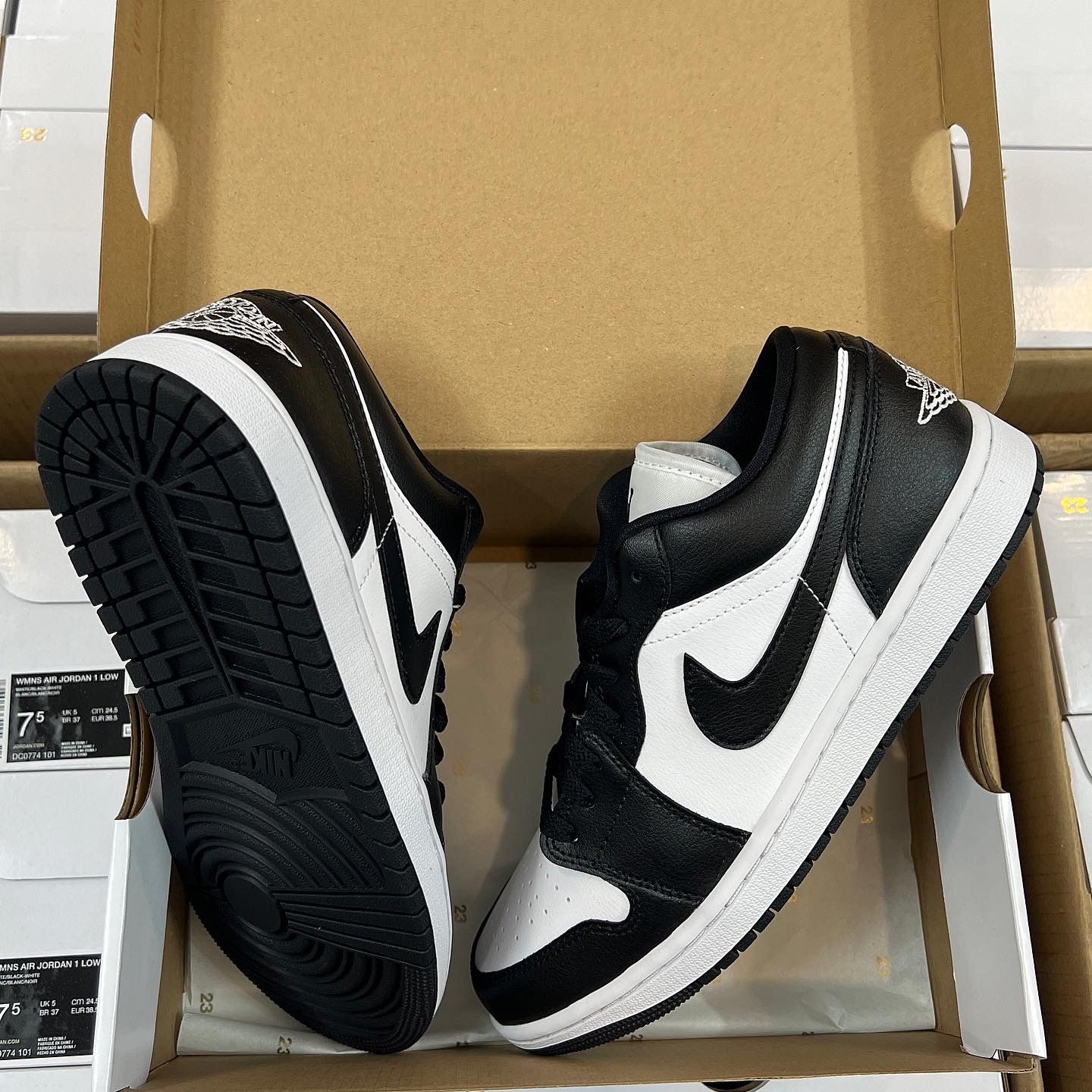 1490 - HÀNG CHÍNH HÃNG - GIÀY AIR JORDAN 1 LOW - PANDA - *TRĂNG / ĐEN* - CODE : DC0774-101