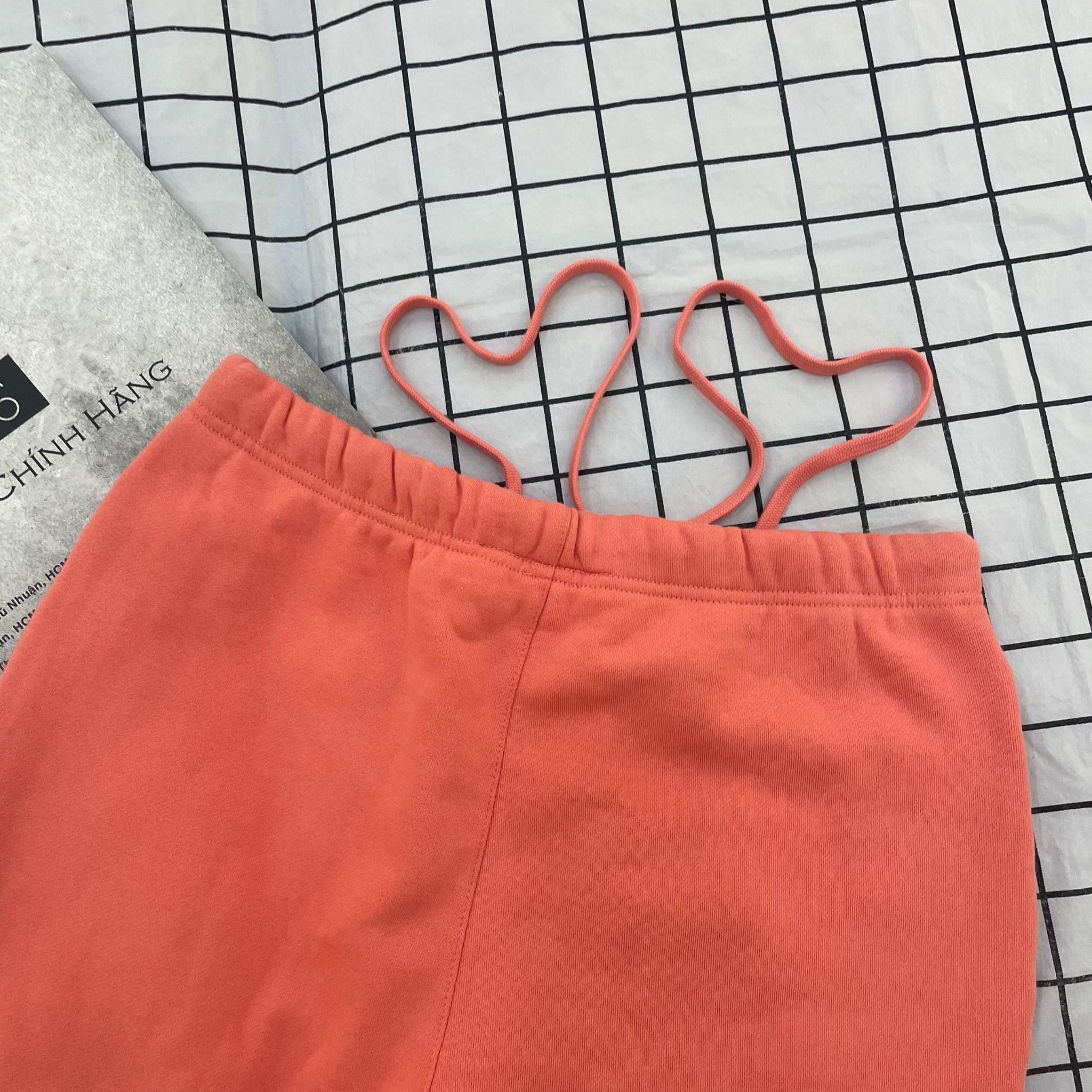  2062 - HÀNG CHÍNH HÃNG - QUẦN ĐÙI SHORT FEAR OF GOD ESSENTIAL SS22 MÀU HỒNG - *CORAL* 