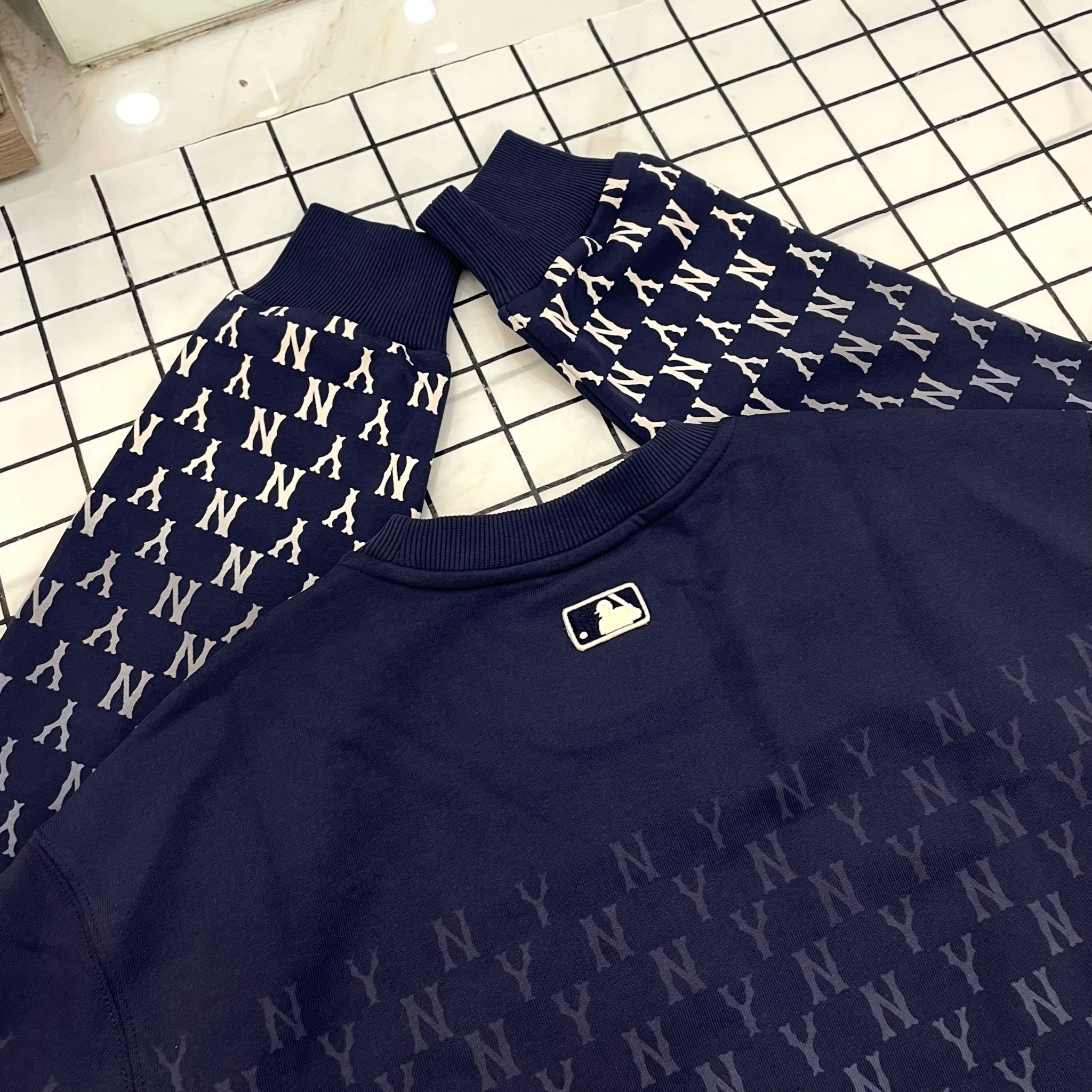 2069 - HÀNG CHÍNH HÃNG - ÁO SWEATER MLB MONOGRAM NEWYORK YANKEES NAVY