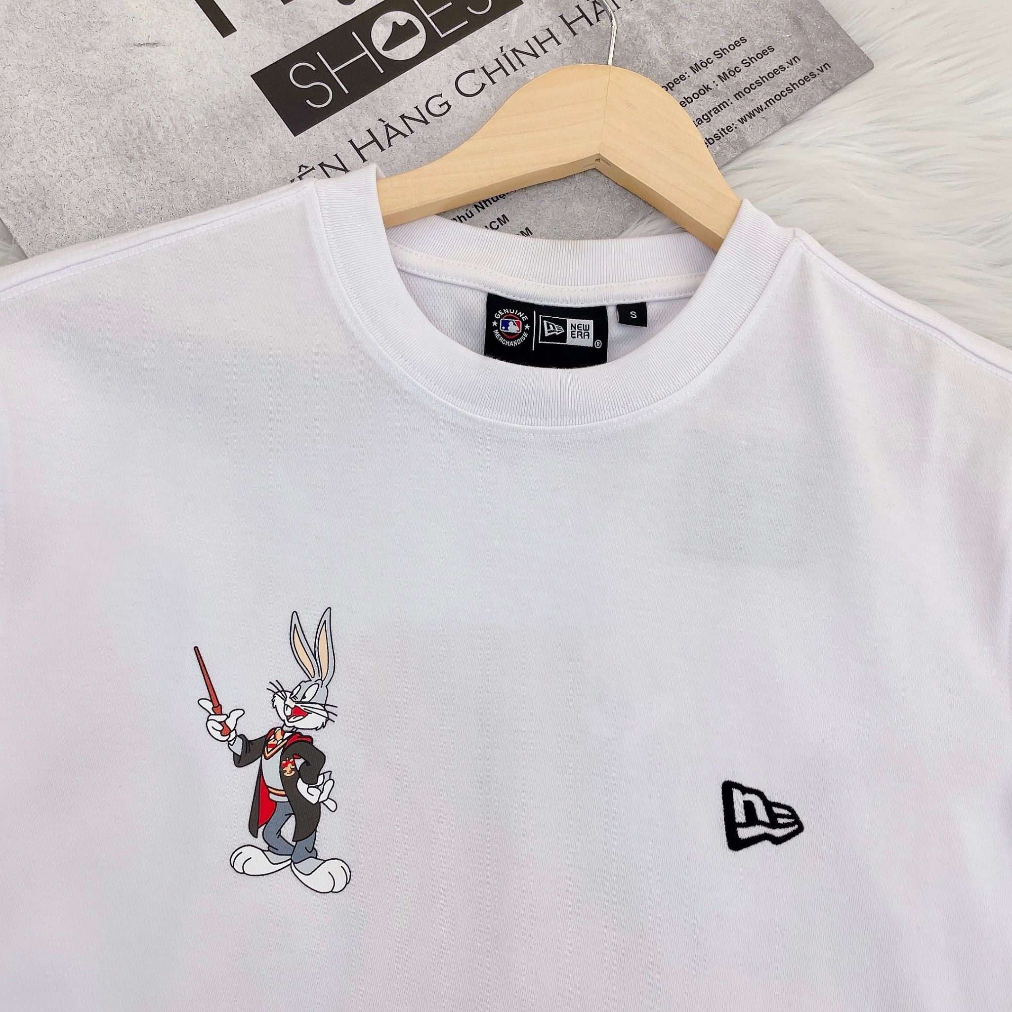  2092 - HÀNG CHÍNH HÃNG - ÁO THUN NEW ERA - Looney Tunes X Harry Potter 'Trắng