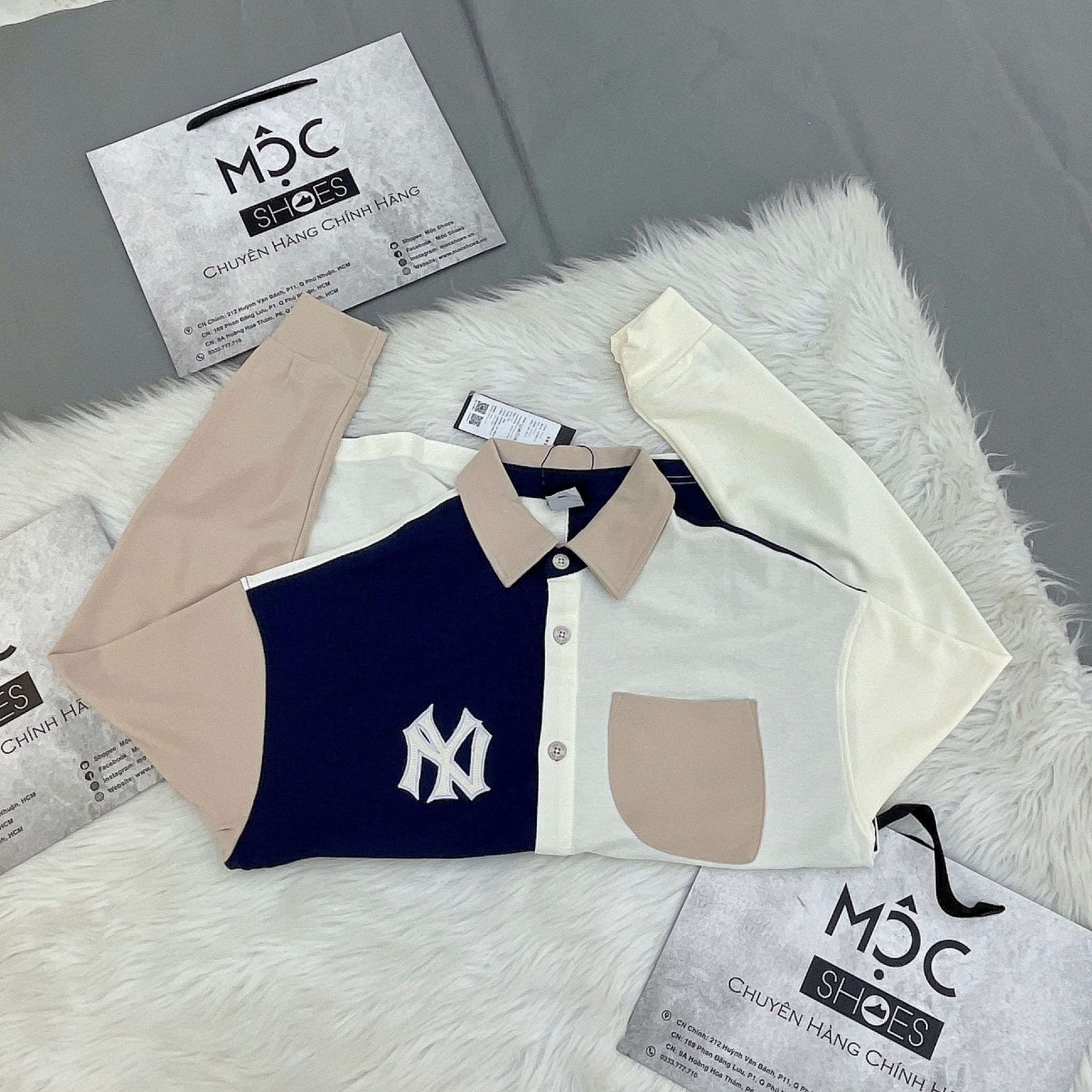 2111 - HÀNG CHÍNH HÃNG - ÁO NEW ERA - SƠ MI *DÀI* - NY THÊU TÚI - NAVY / KEM - CODE: 13559717