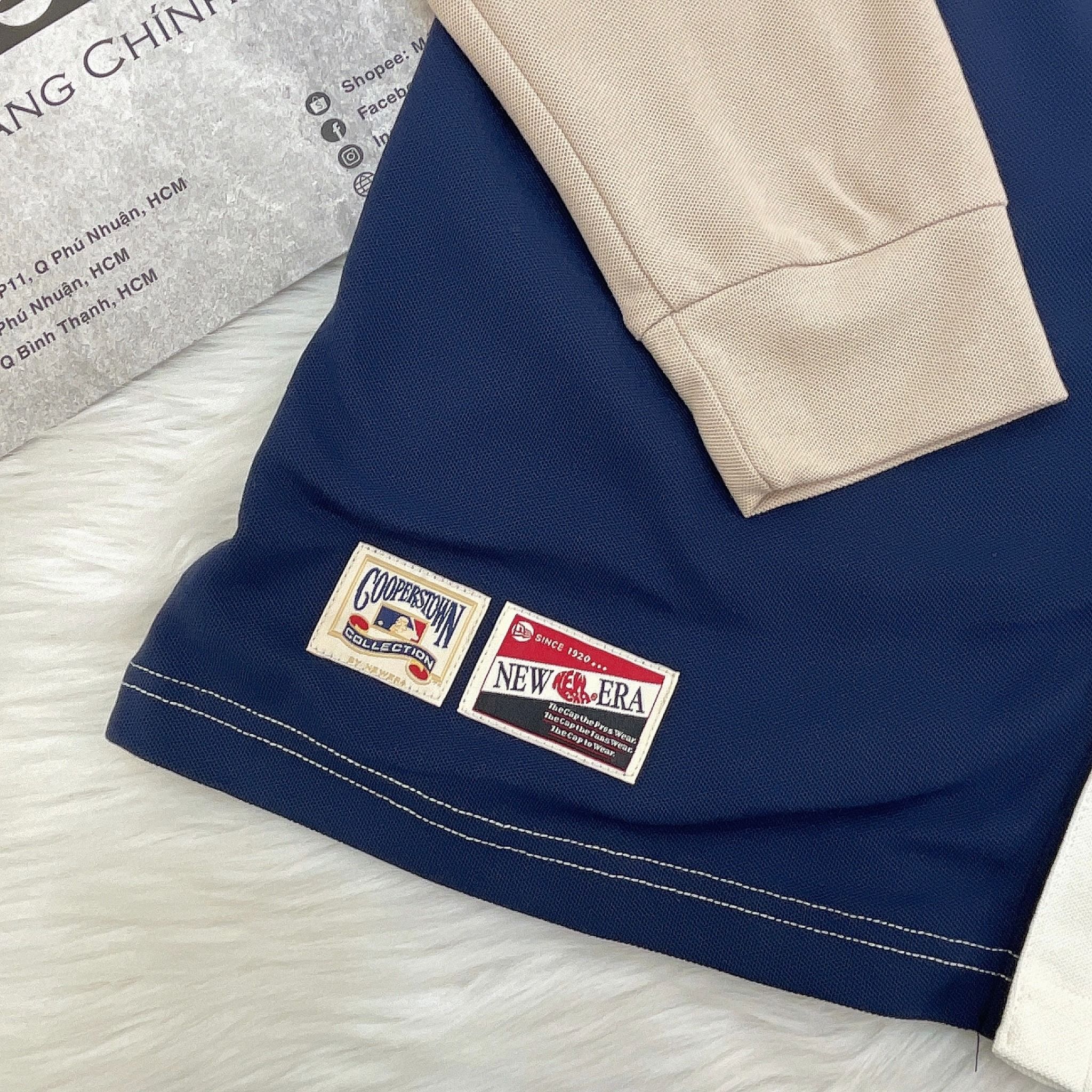 2111 - HÀNG CHÍNH HÃNG - ÁO NEW ERA - SƠ MI *DÀI* - NY THÊU TÚI - NAVY / KEM - CODE: 13559717