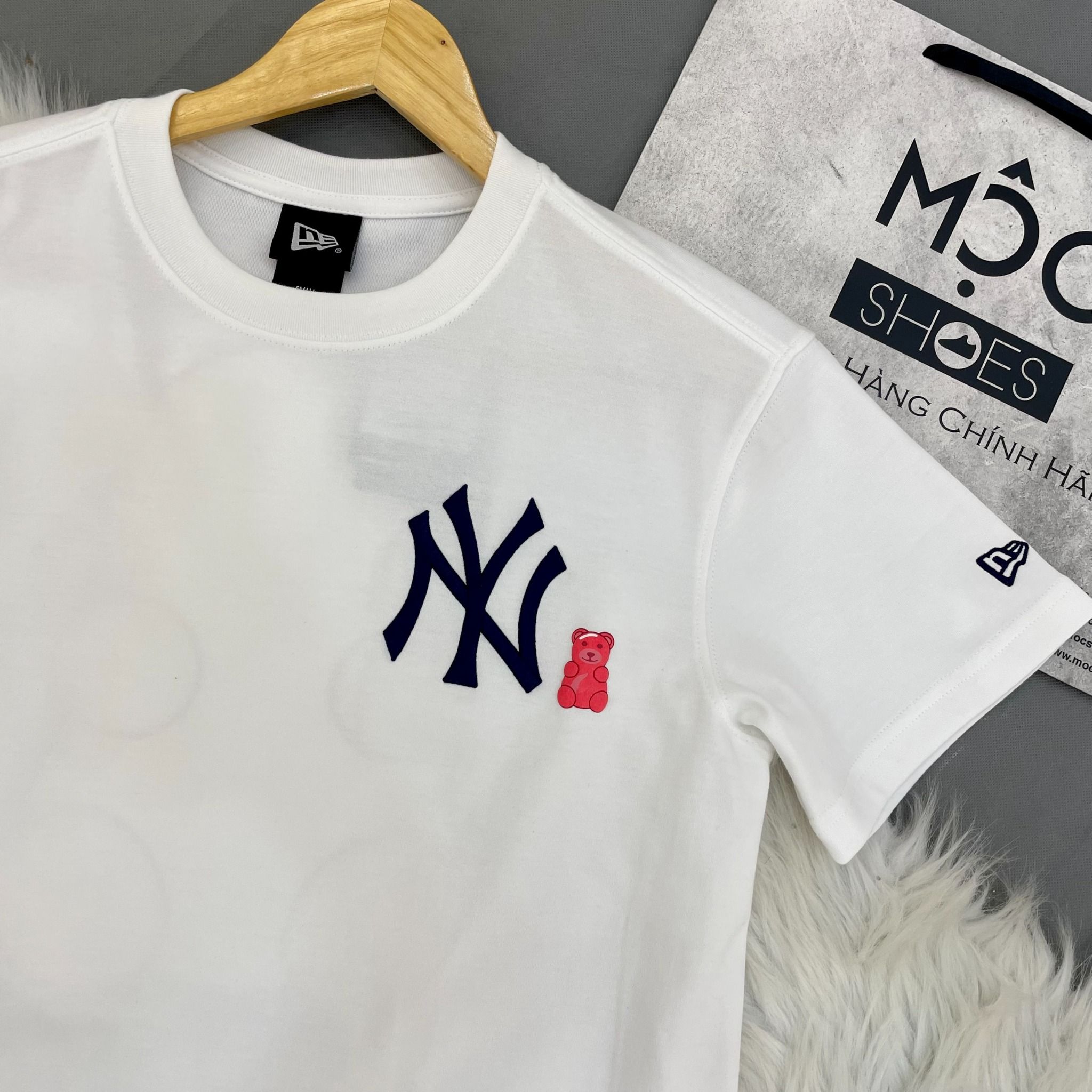 2108 - HÀNG CHÍNH HÃNG - Áo Thun New Era NEW YORK YANKEES BEAR - CON GẤU - TRẮNG - CODE: 14148887