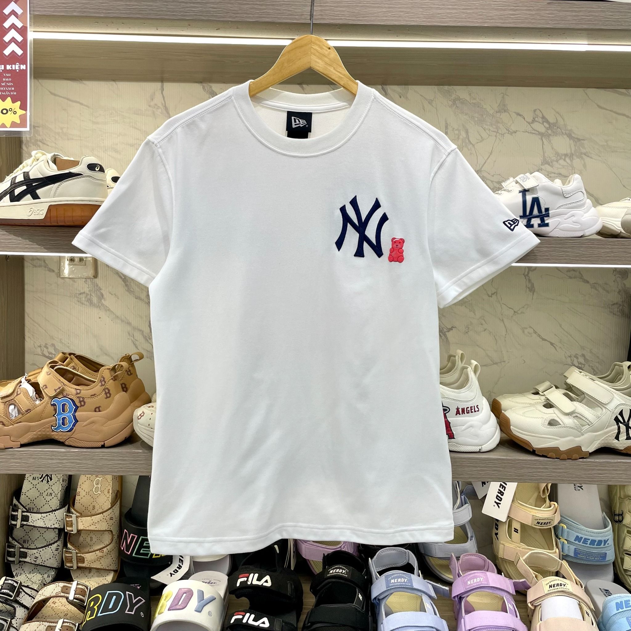 2108 - HÀNG CHÍNH HÃNG - Áo Thun New Era NEW YORK YANKEES BEAR - CON GẤU - TRẮNG - CODE: 14148887