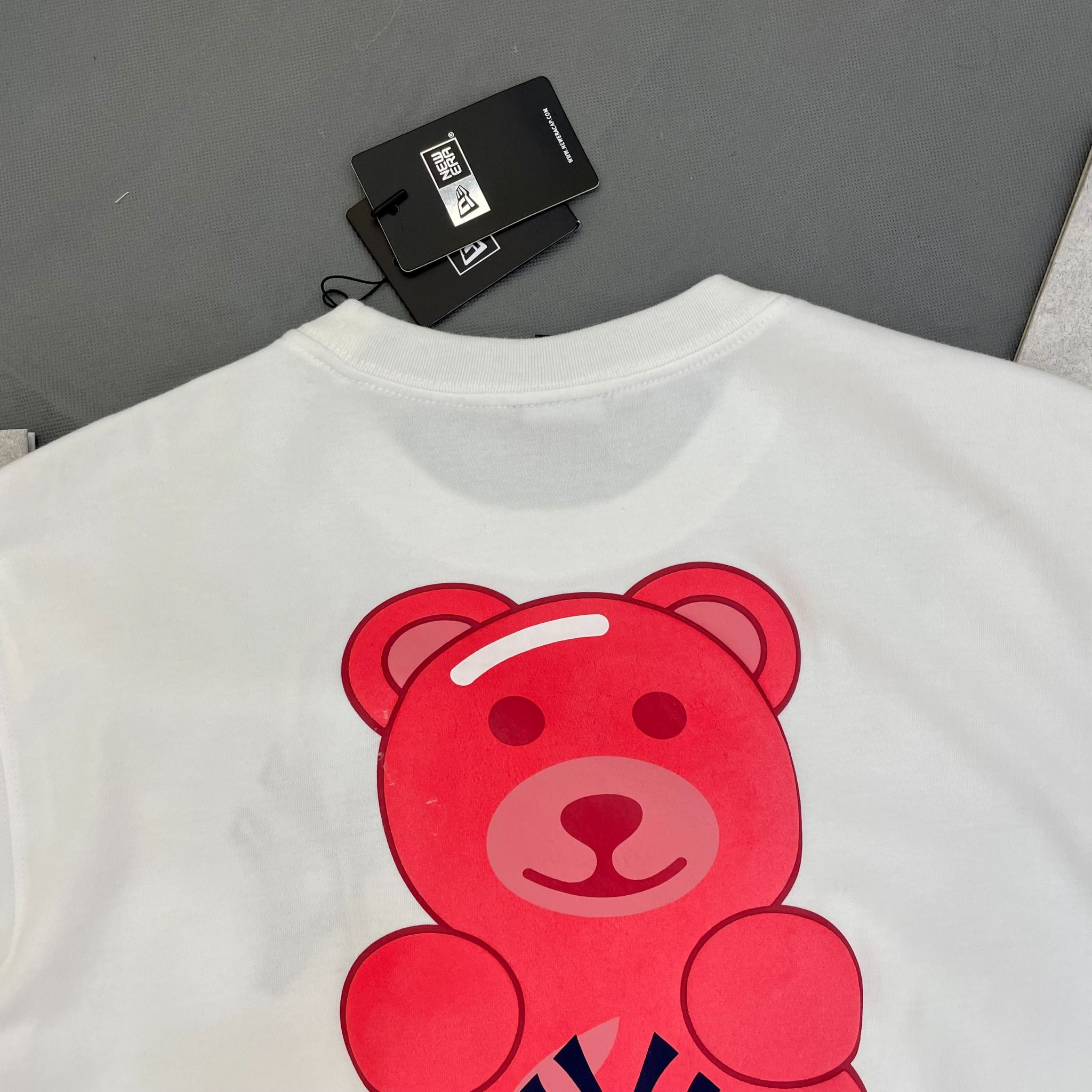 2108 - HÀNG CHÍNH HÃNG - Áo Thun New Era NEW YORK YANKEES BEAR - CON GẤU - TRẮNG - CODE: 14148887