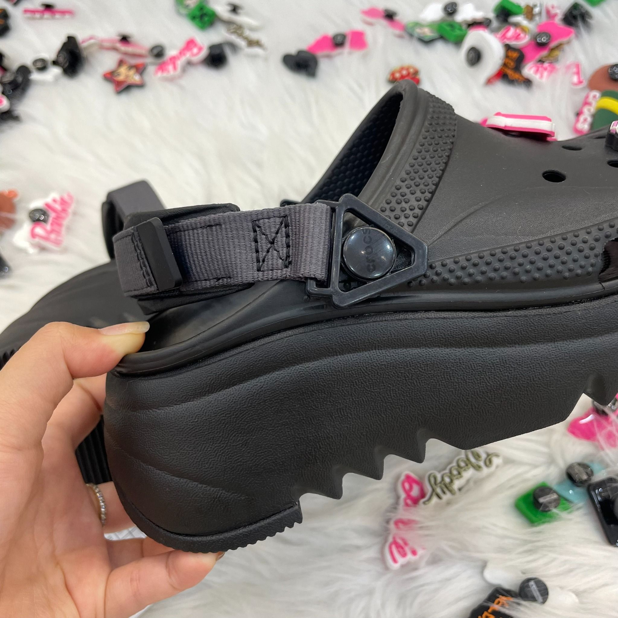 2105 - HÀNG CHÍNH HÃNG - GIÀY CLOG UNISEX CROCS HIKER 2.0 (ĐẾ GAI) CLASSIC - BLACK - CODE: 208365 - 001